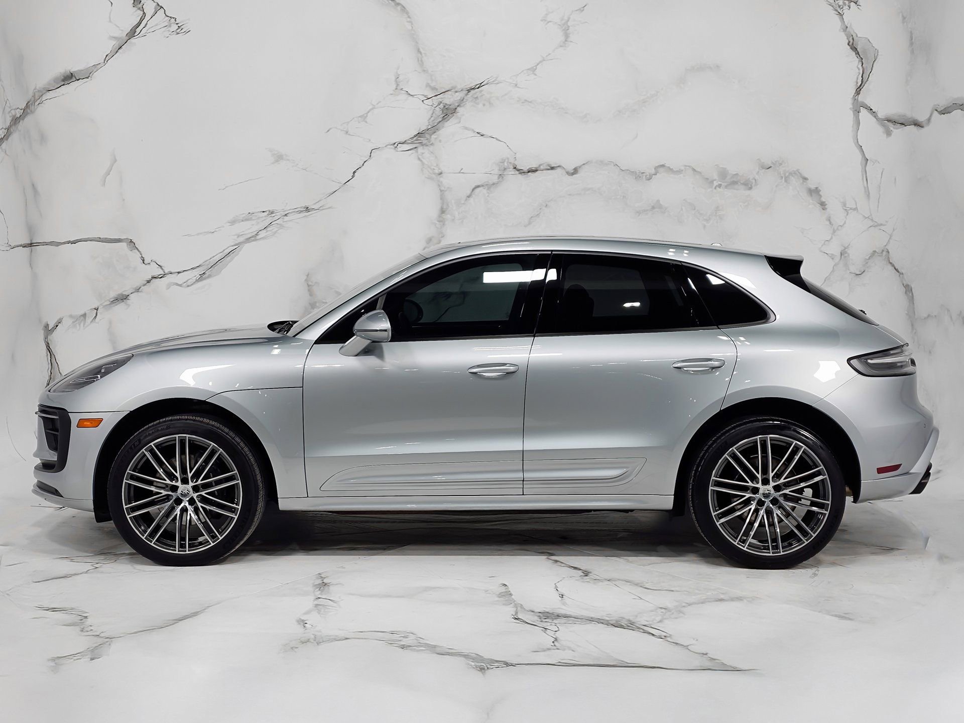 Used 2024 Porsche Macan Turbo image 8