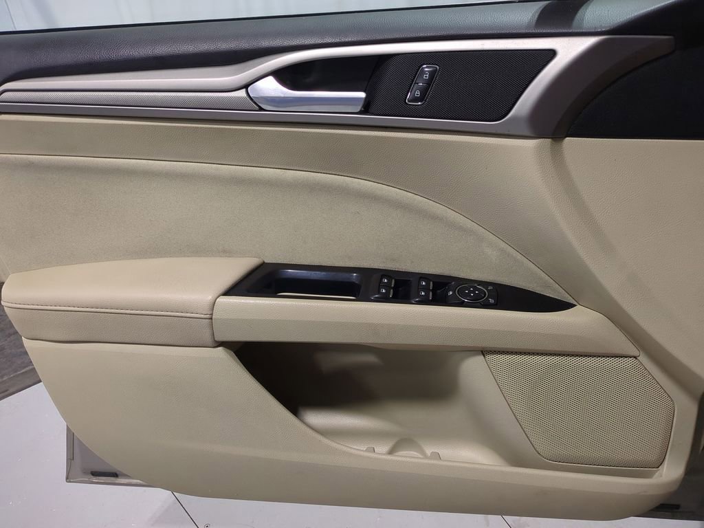 Used 2015 Ford Fusion SE image 34