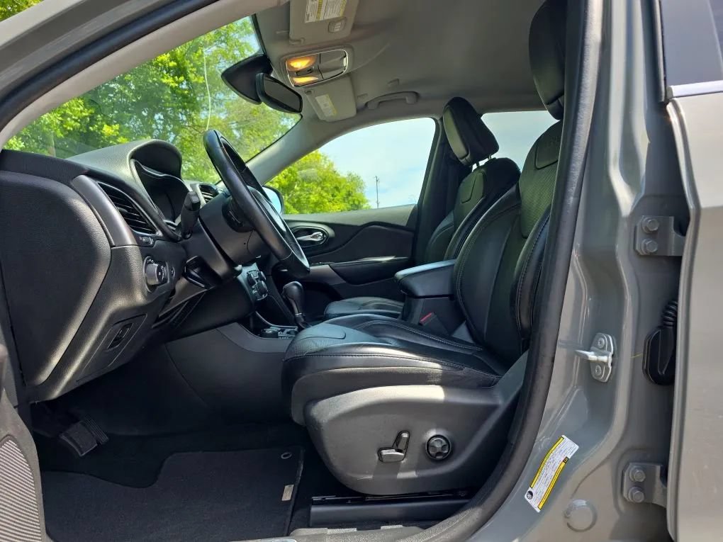 Used 2020 Jeep Cherokee Limited AWD/4WD image 16