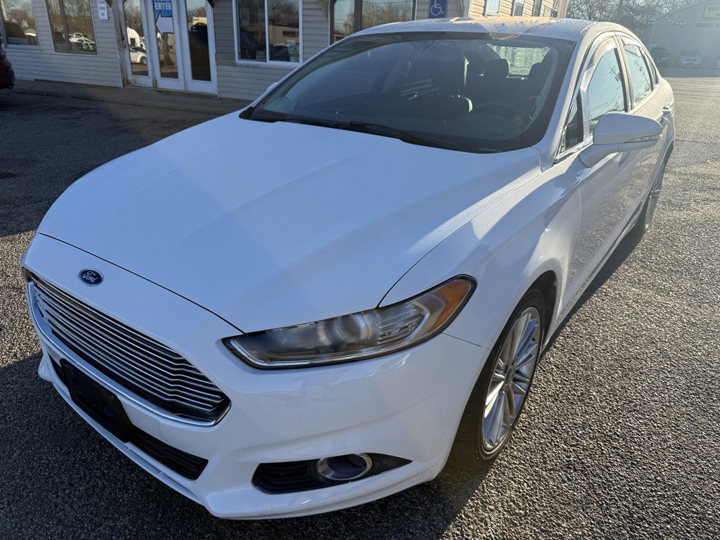 Used 2015 Ford Fusion SE w/ Equipment Group 202A image 2