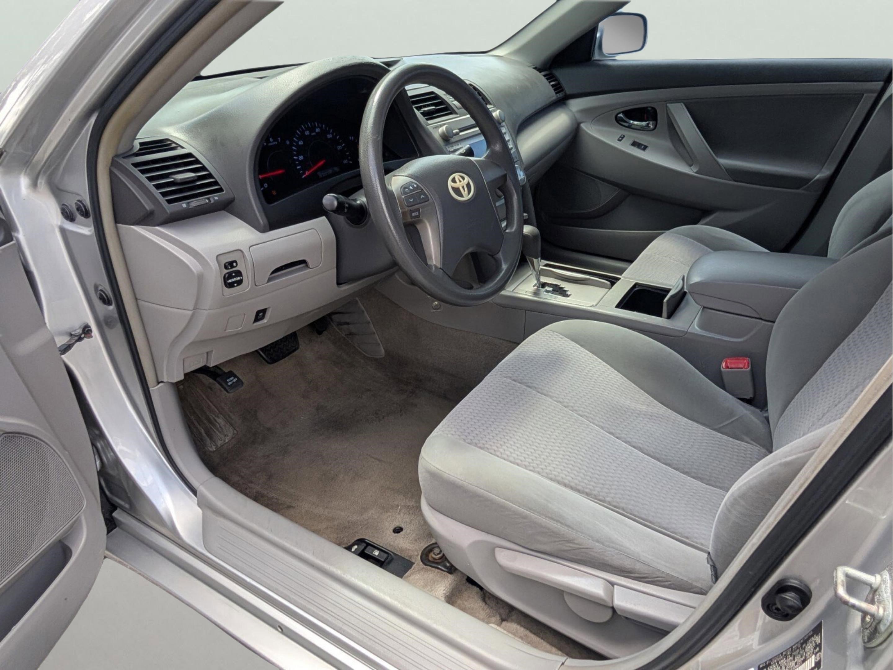 Used 2010 Toyota Camry LE FWD image 10