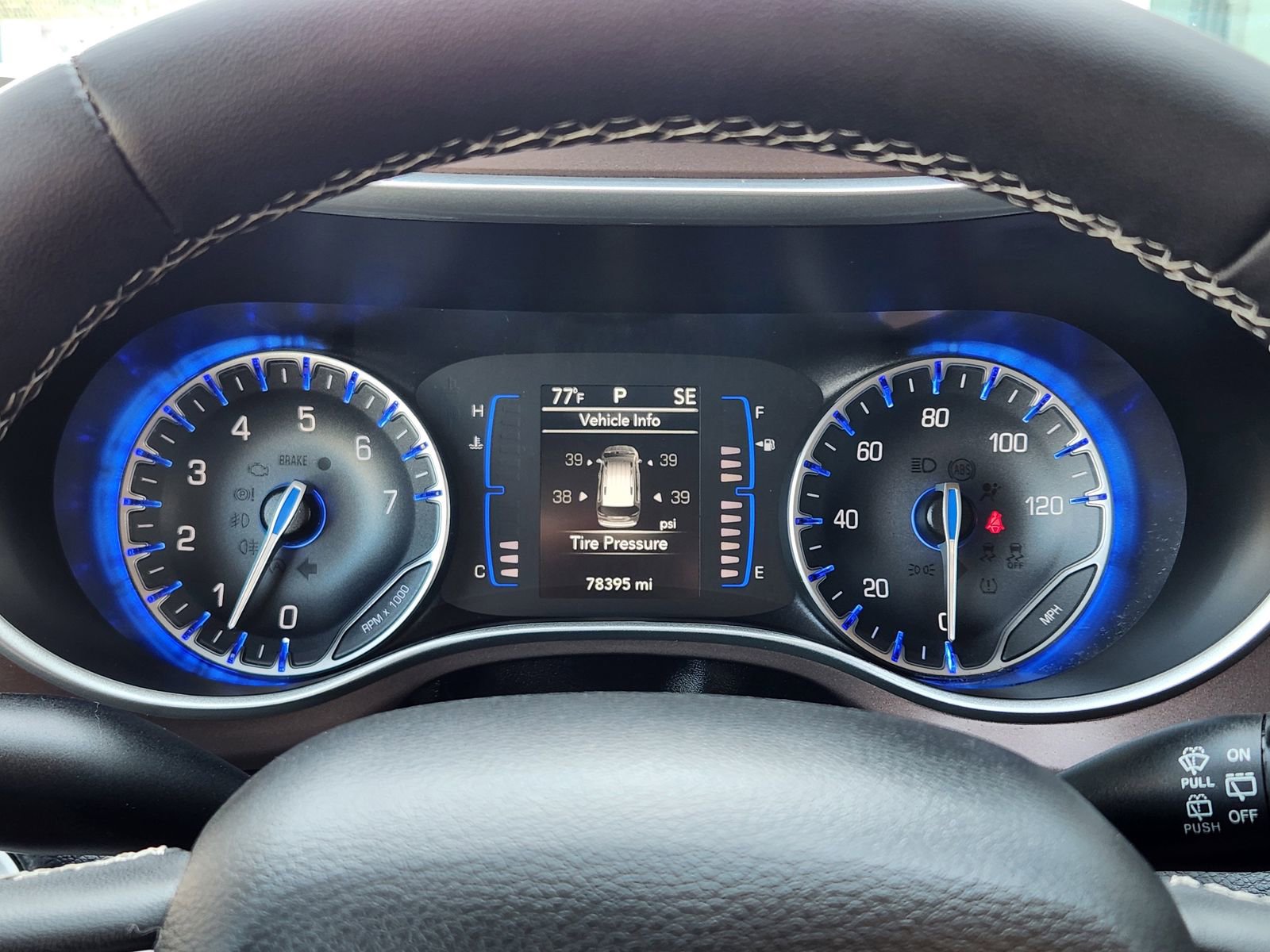 Used 2023 Chrysler Voyager LX image 15