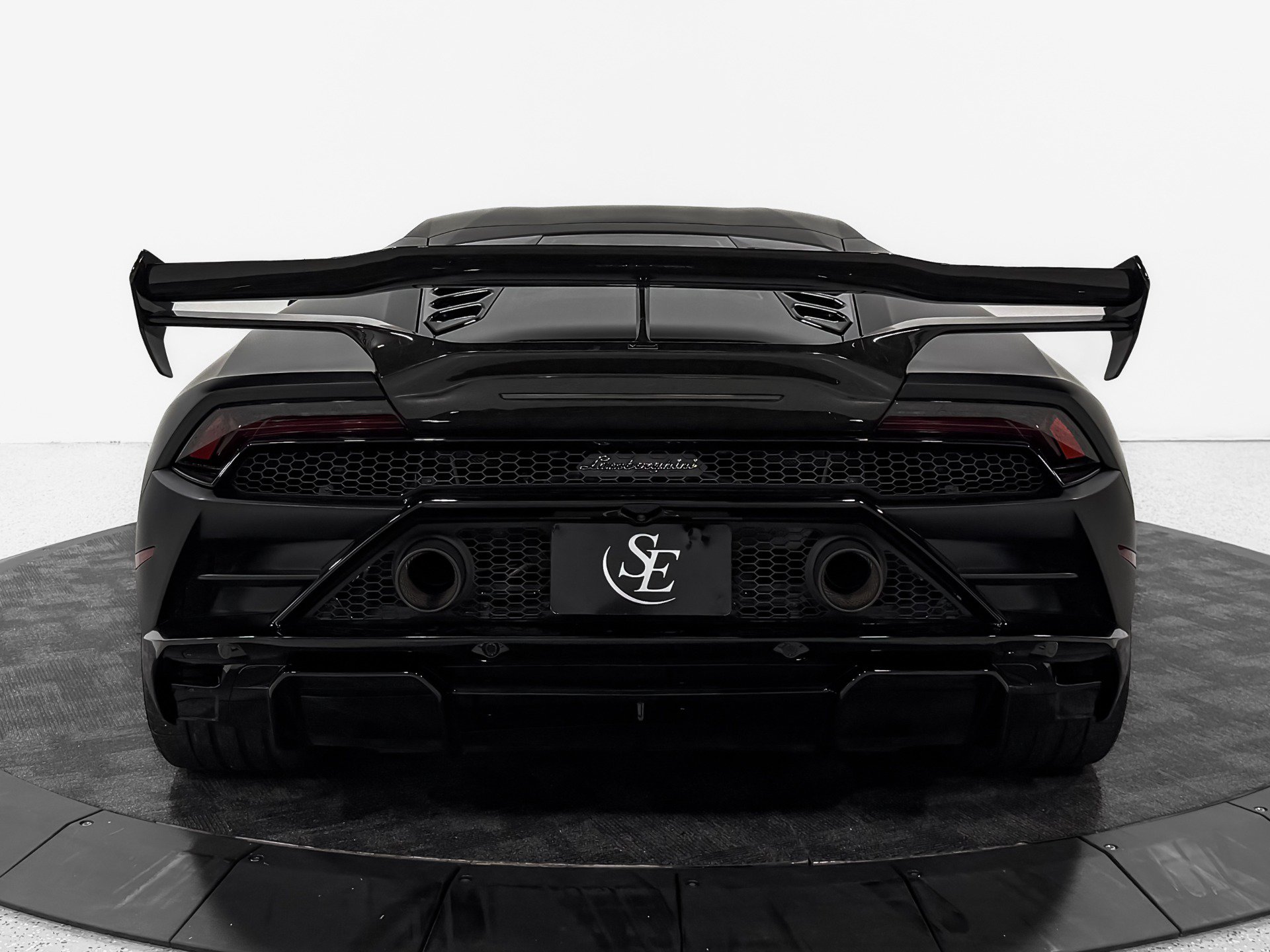 Used 2021 Lamborghini Huracan EVO RWD image 5