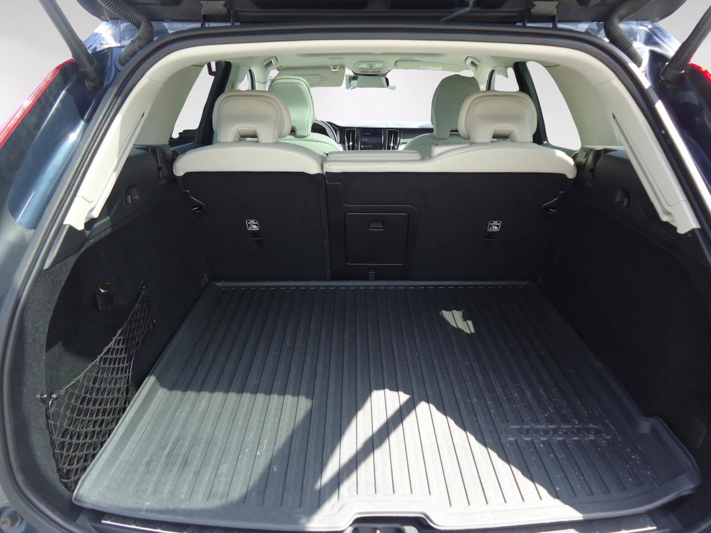 Used 2022 Volvo XC60 B5 Inscription w/ Advanced Package image 30