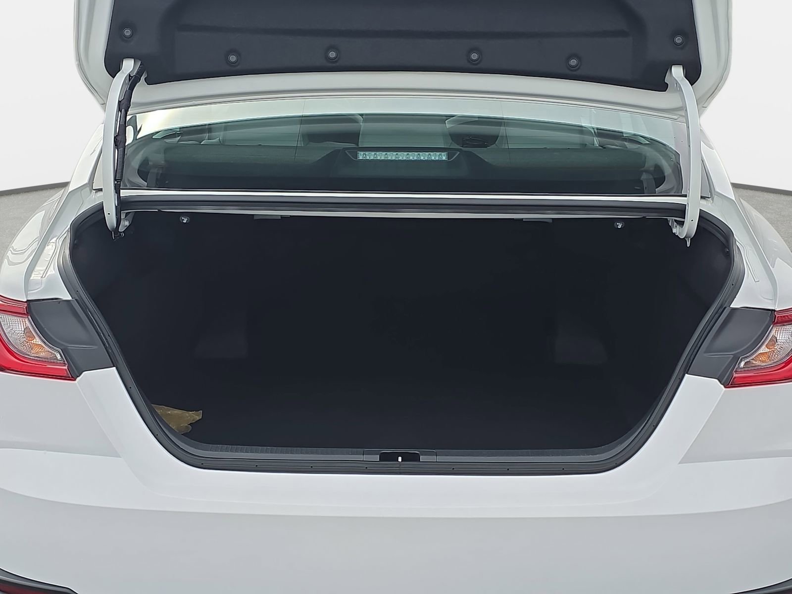 Used 2025 Toyota Camry SE w/ Multimedia Upgrade Package image 12