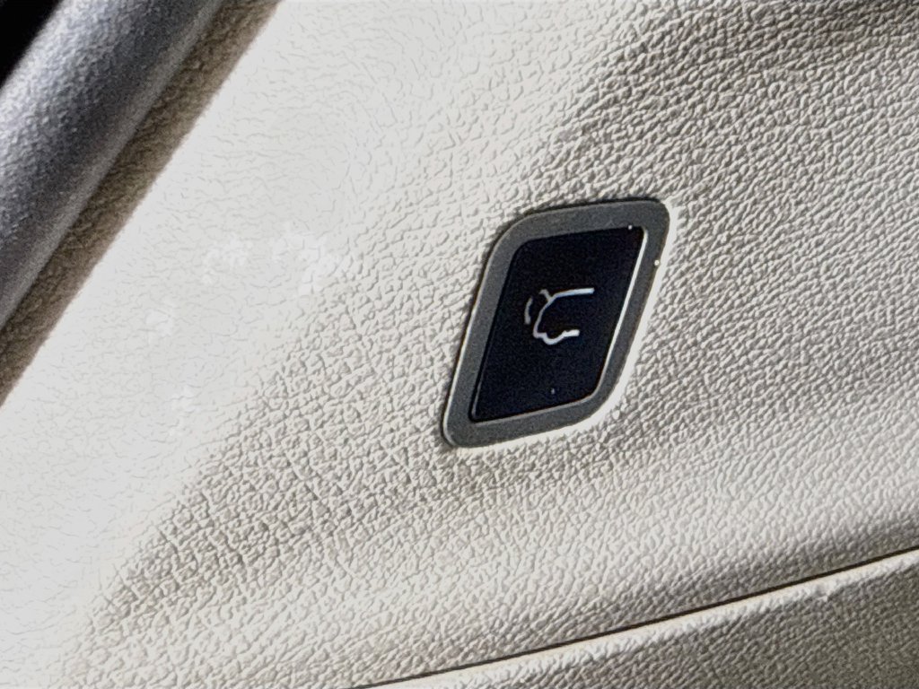 Used 2024 Chrysler Pacifica Touring-L FWD image 30