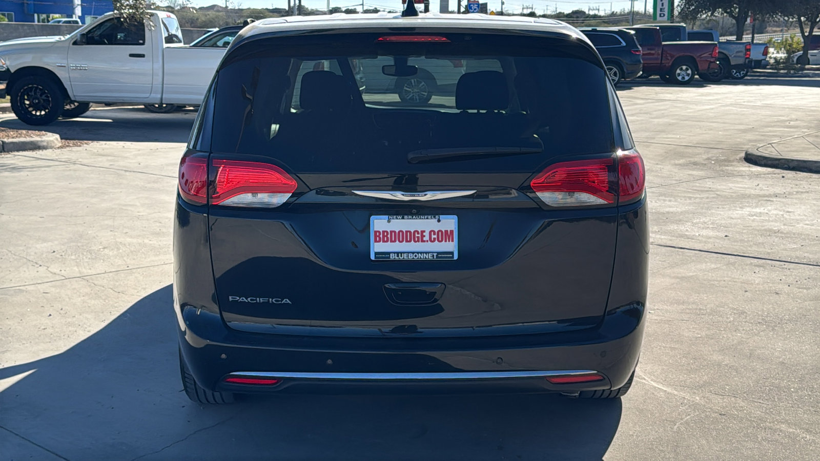 Certified 2020 Chrysler Pacifica Touring w/ Tire & Wheel Group image 6