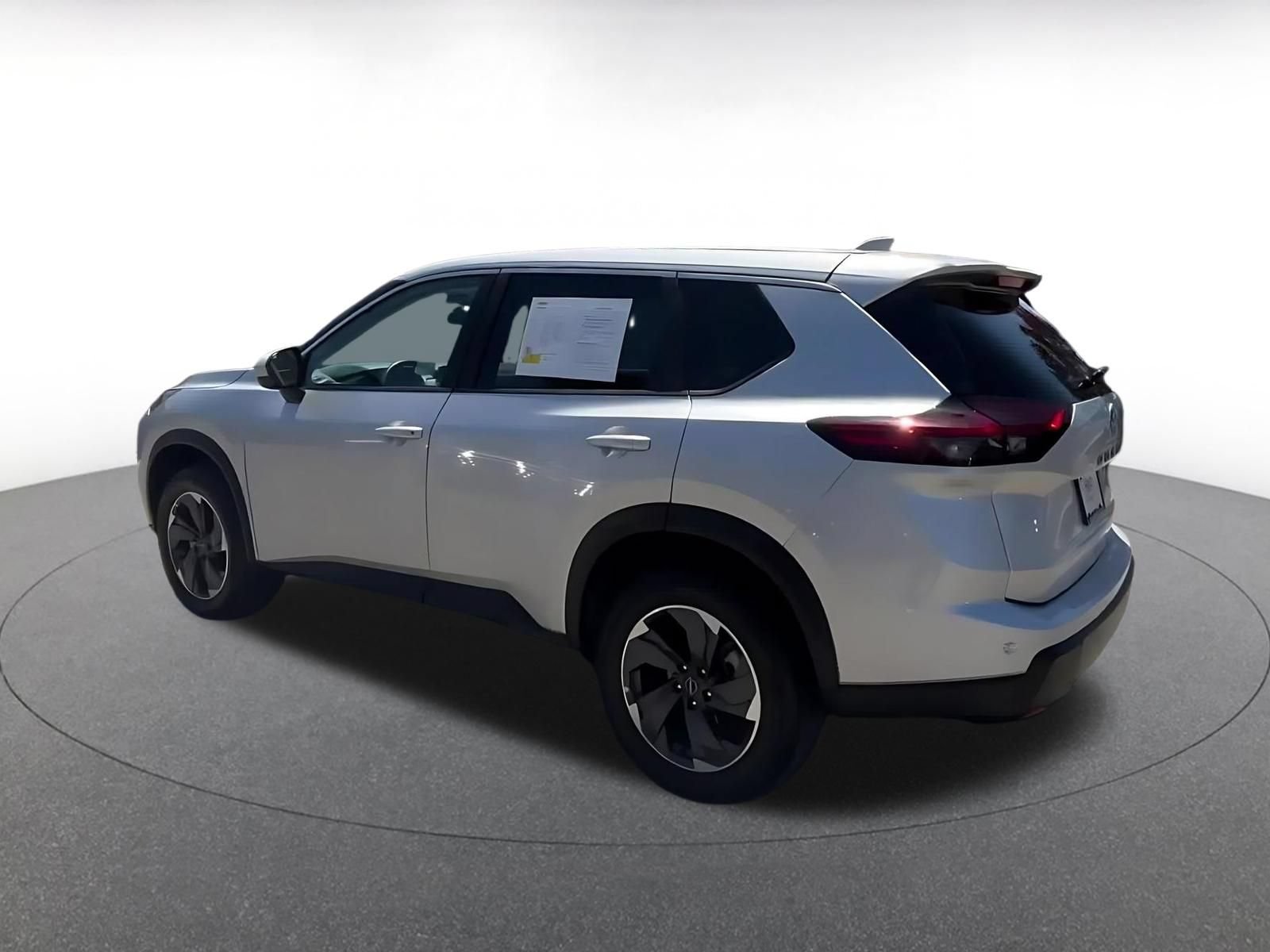Used 2025 Nissan Rogue SV FWD image 10