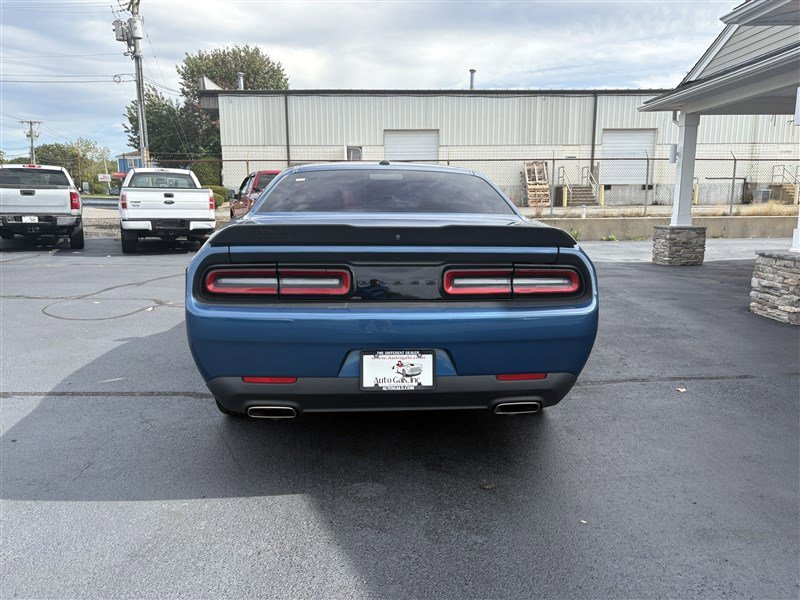 Used 2020 Dodge Challenger SXT w/ Blacktop Package image 4