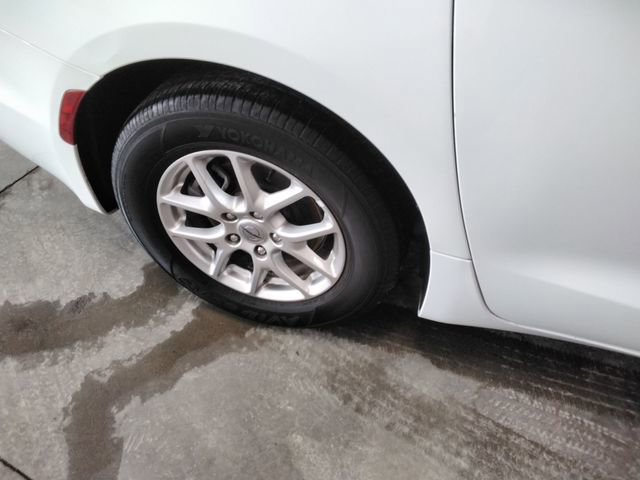 Used 2025 Chrysler Pacifica Select image 17