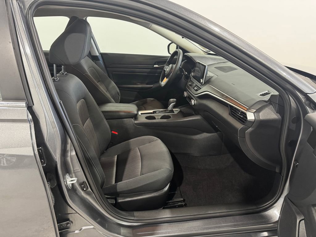 Used 2025 Nissan Altima 2.5 SV image 21