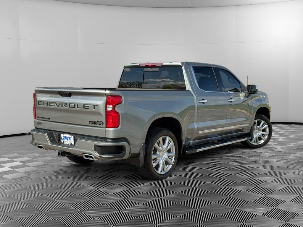 Used 2025 Chevrolet Silverado 1500 High Country w/ High Country Premium Package AWD/4WD image 4