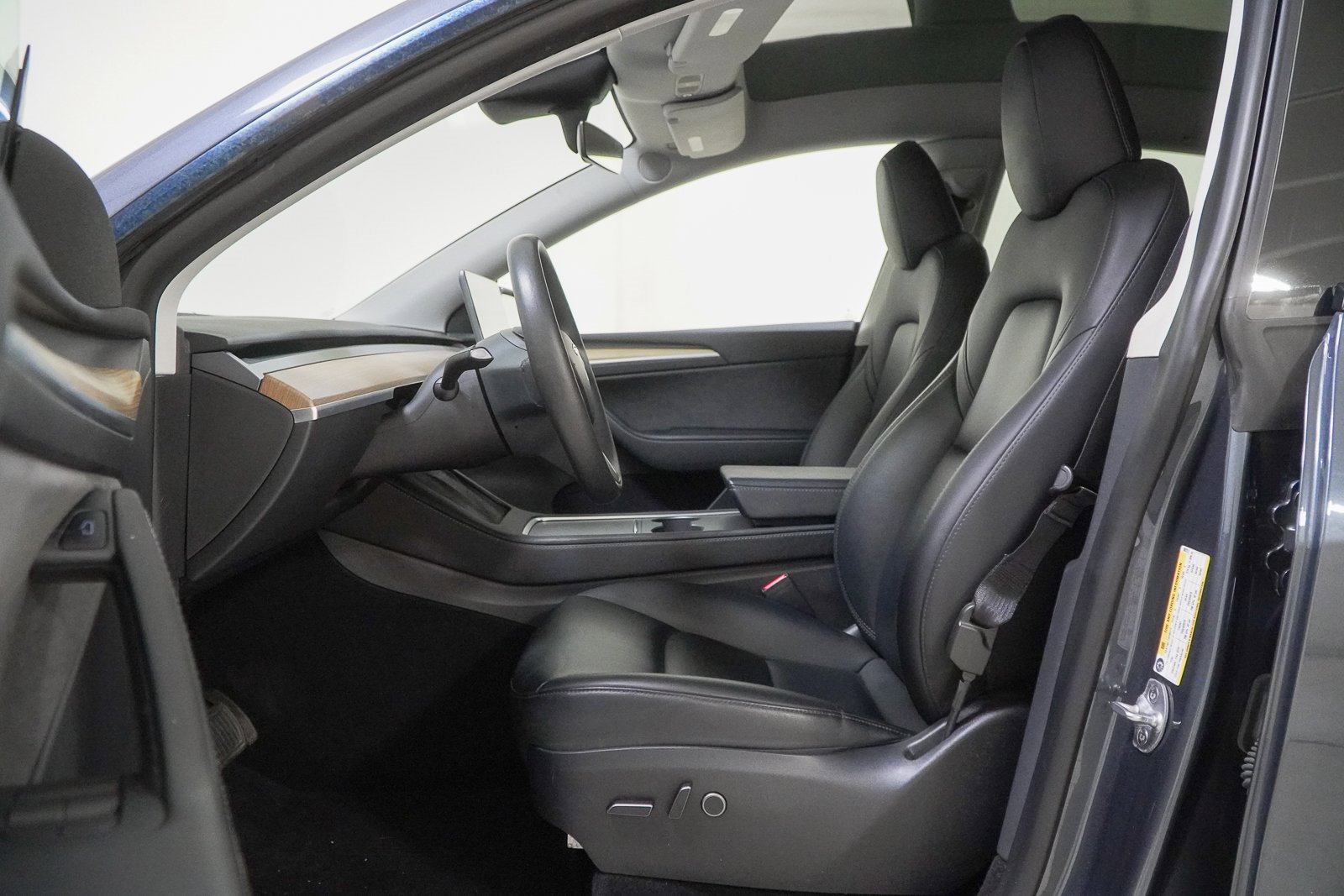 Used 2023 Tesla Model Y Long Range image 22