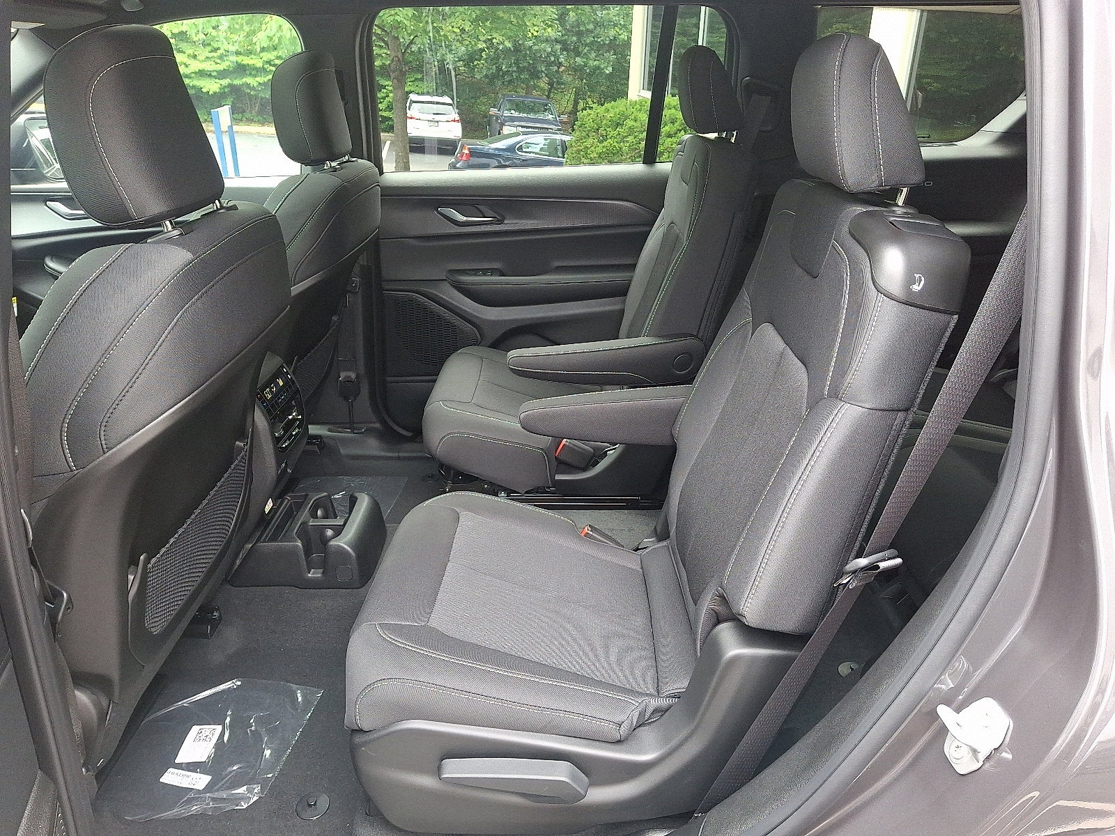 New 2025 Jeep Grand Cherokee L Laredo w/ Luxury Tech Group I image 7