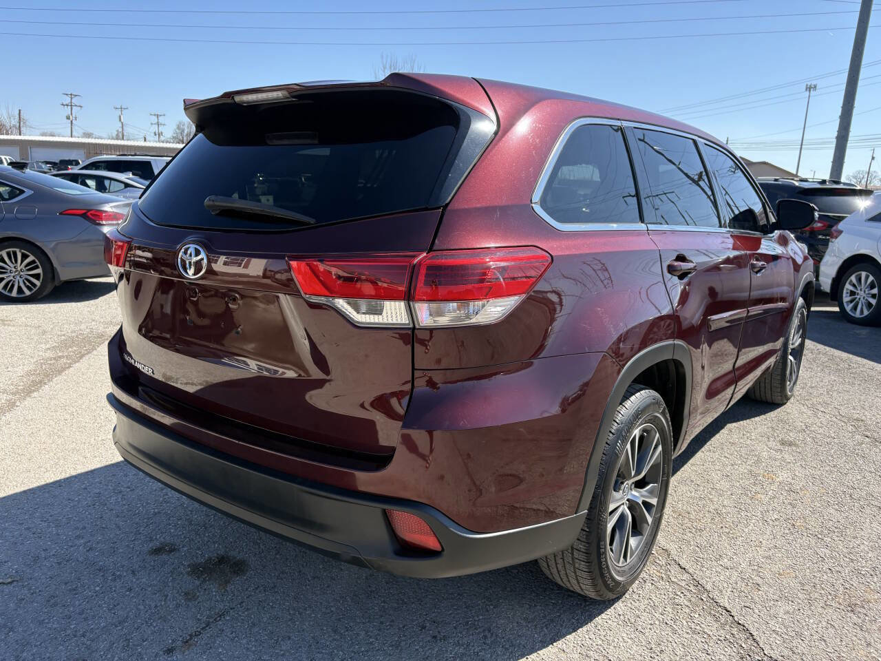Used 2018 Toyota Highlander LE image 7