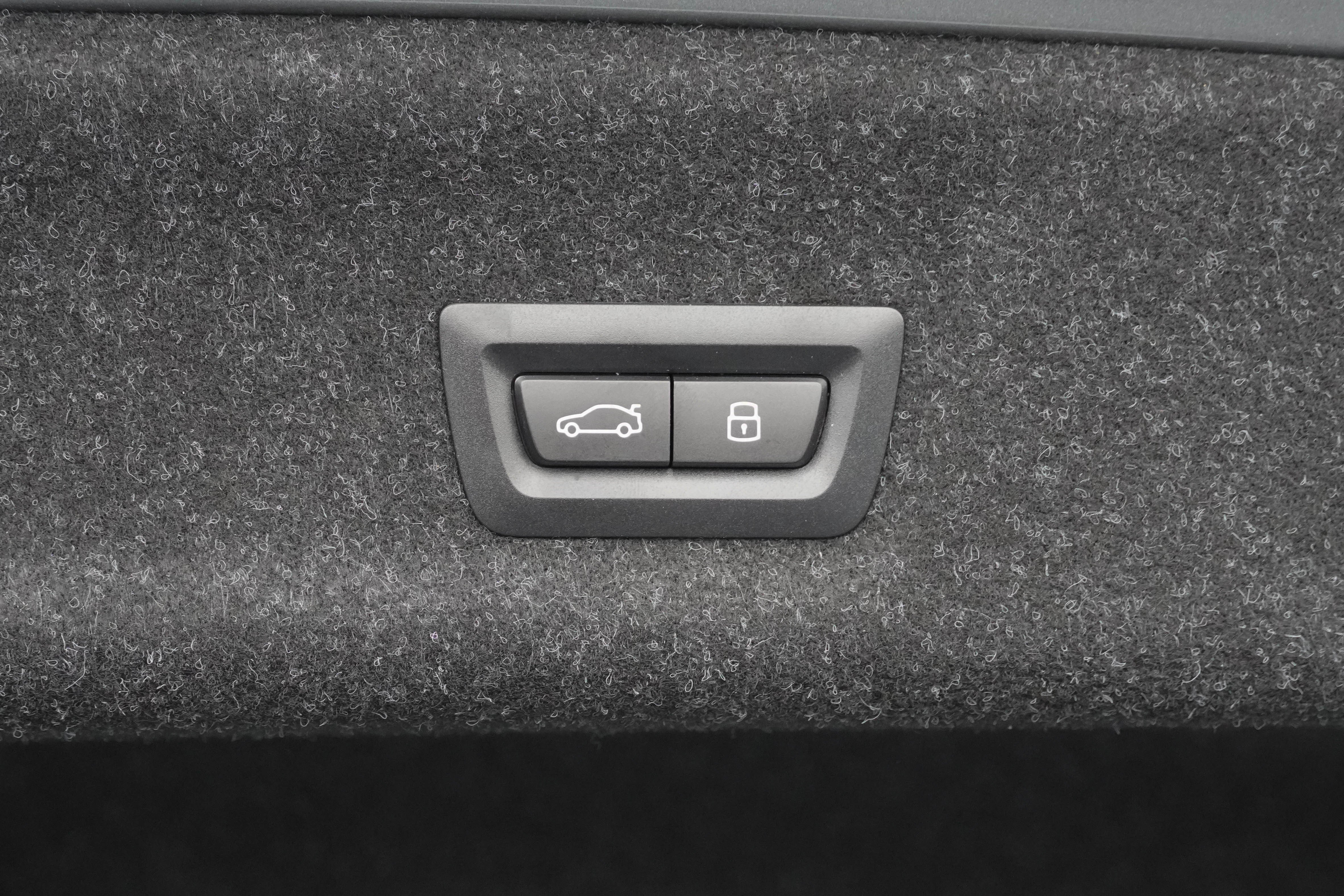 Certified 2025 BMW 330i Sedan RWD image 37