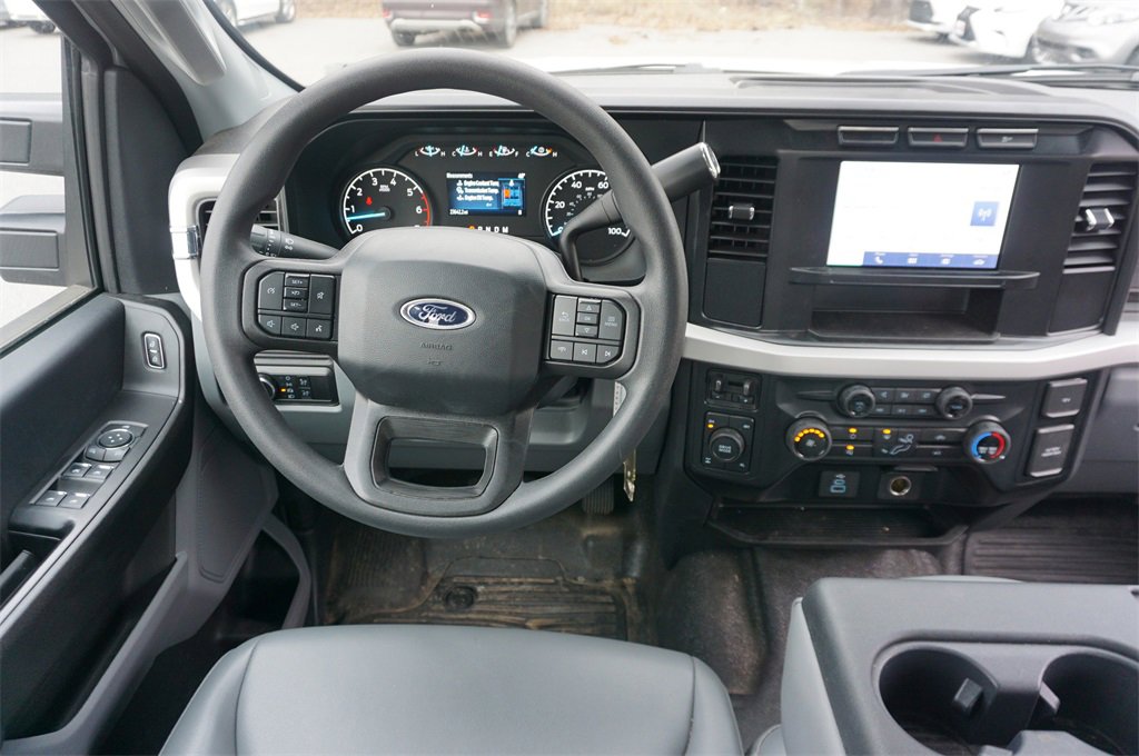 Used 2024 Ford F250 XL w/ XL Chrome Package image 6