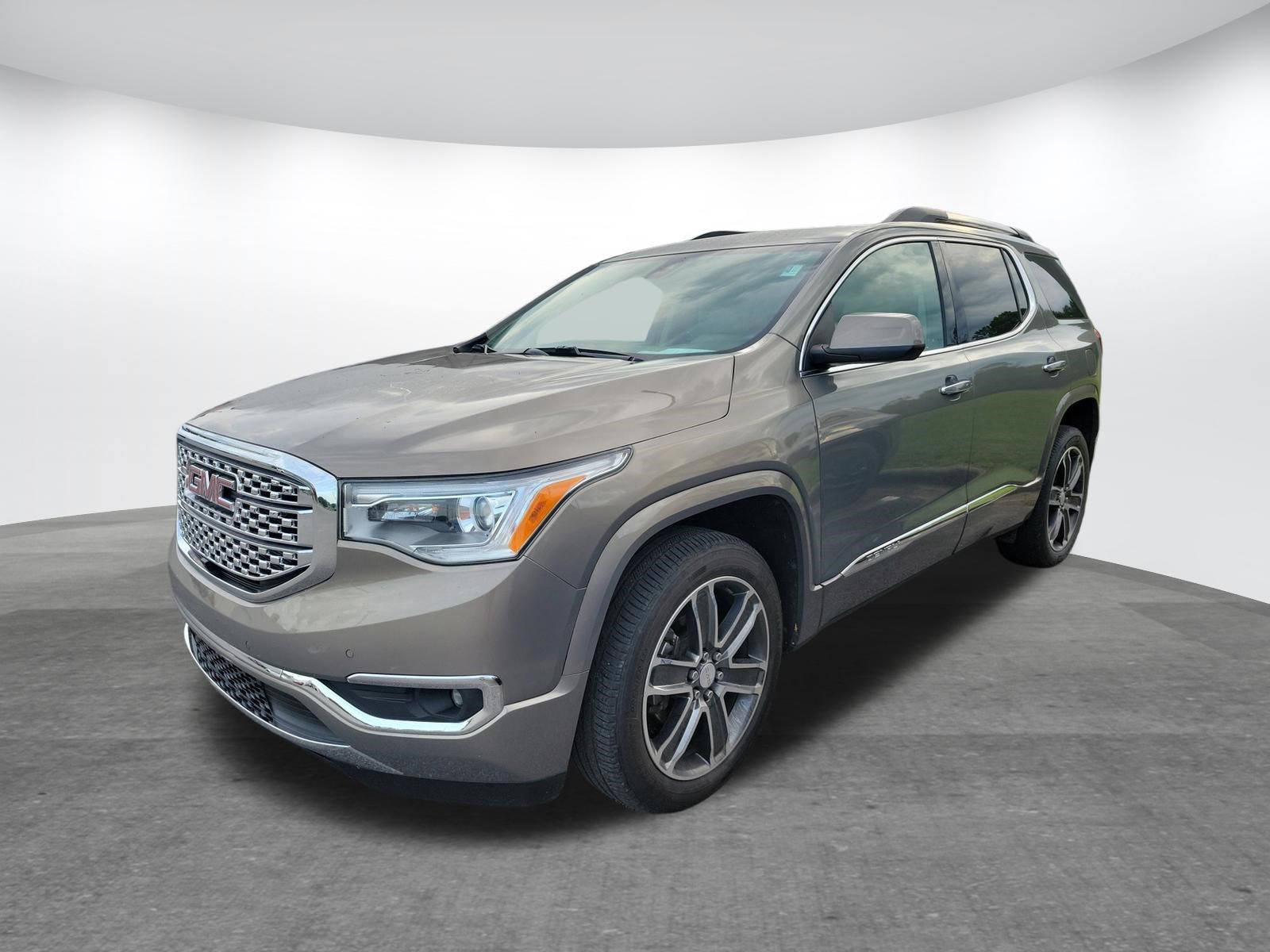 Used 2019 GMC Acadia Denali w/ Technology Package FWD image 3