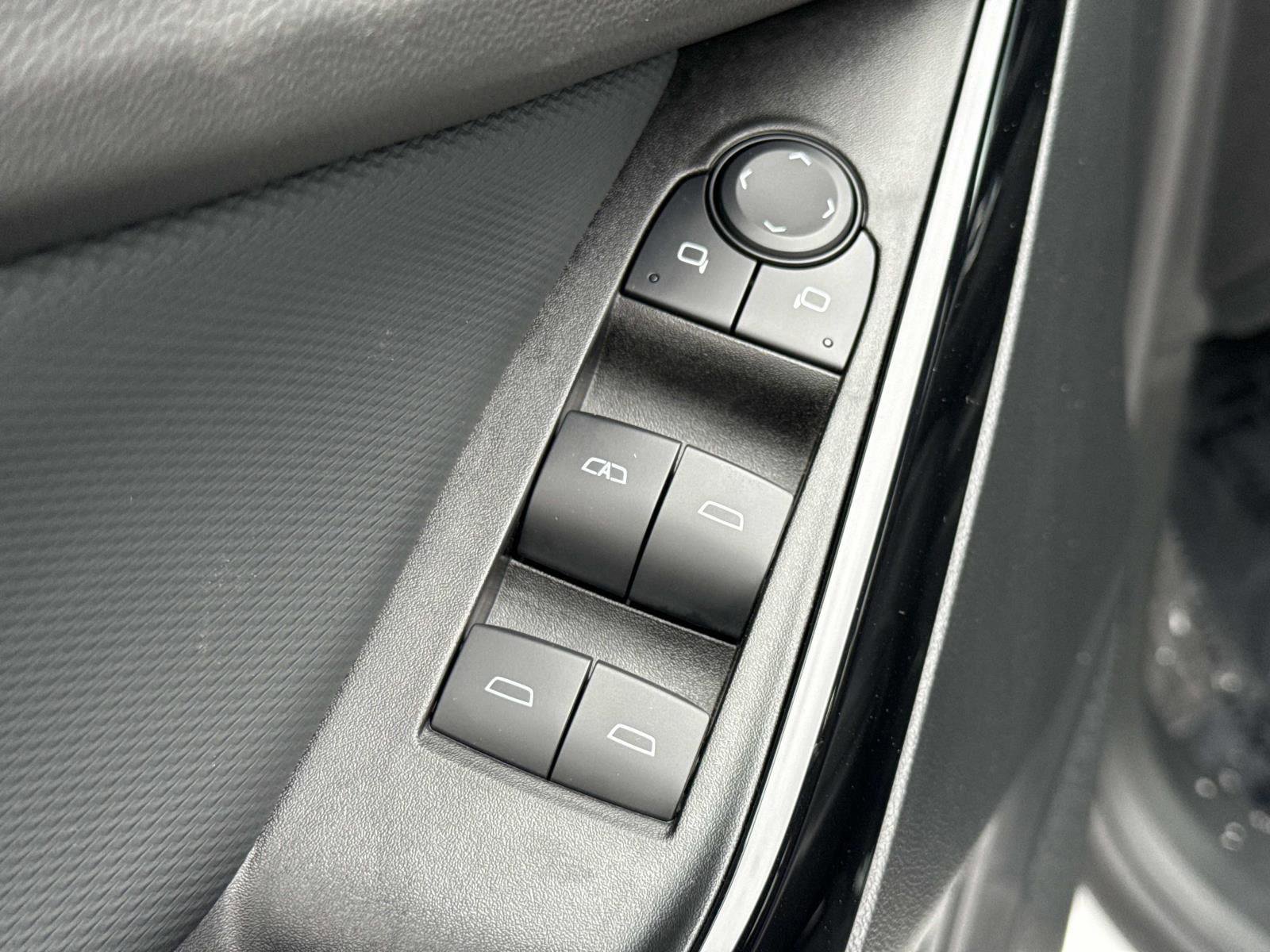 Used 2025 Chevrolet Equinox LT w/ Convenience Package II image 16