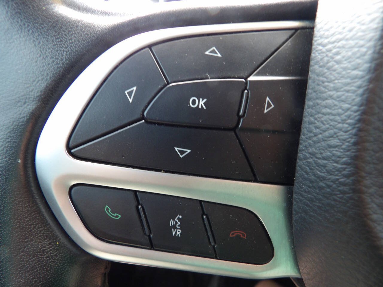 Used 2018 Chrysler 300 Limited AWD/4WD image 21