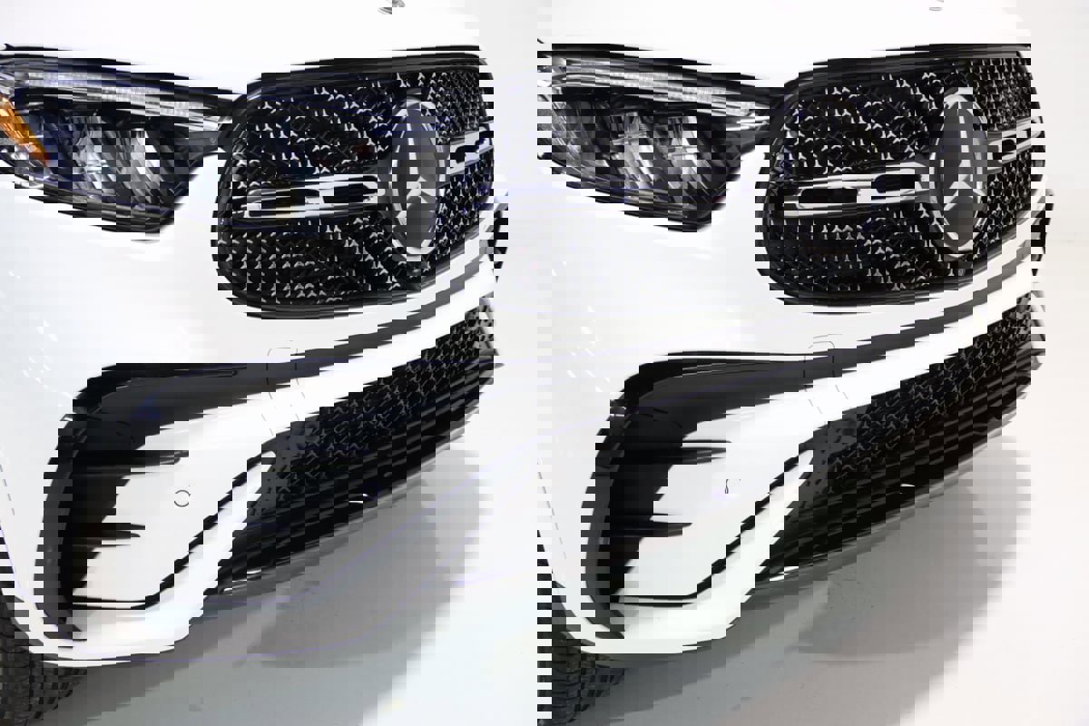 Used 2025 Mercedes-Benz GLC 300 4MATIC Coupe image 28