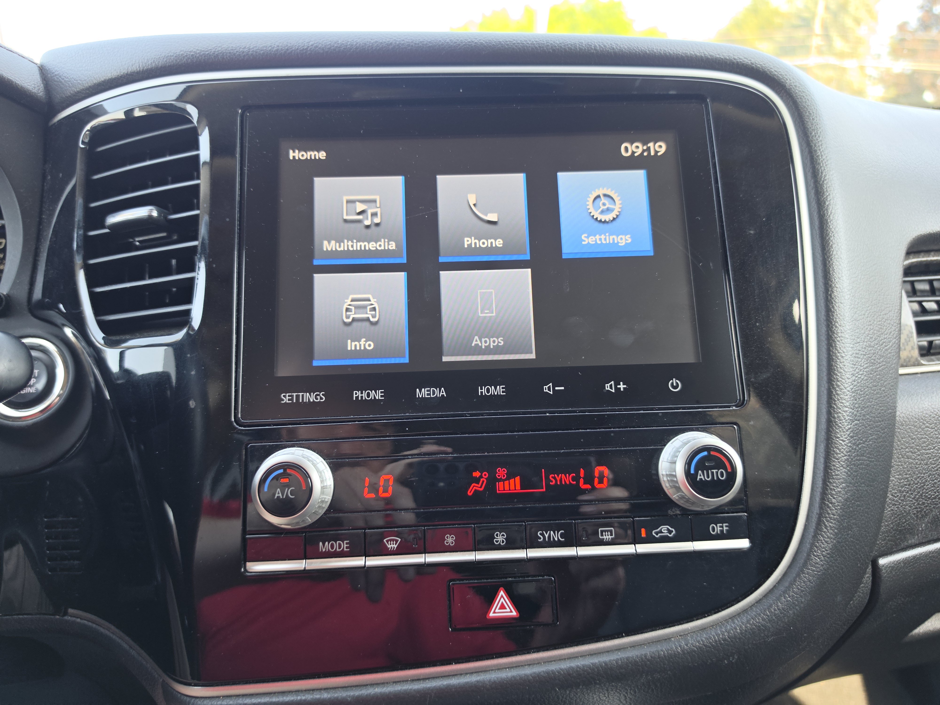 Used 2020 Mitsubishi Outlander SEL AWD/4WD image 23