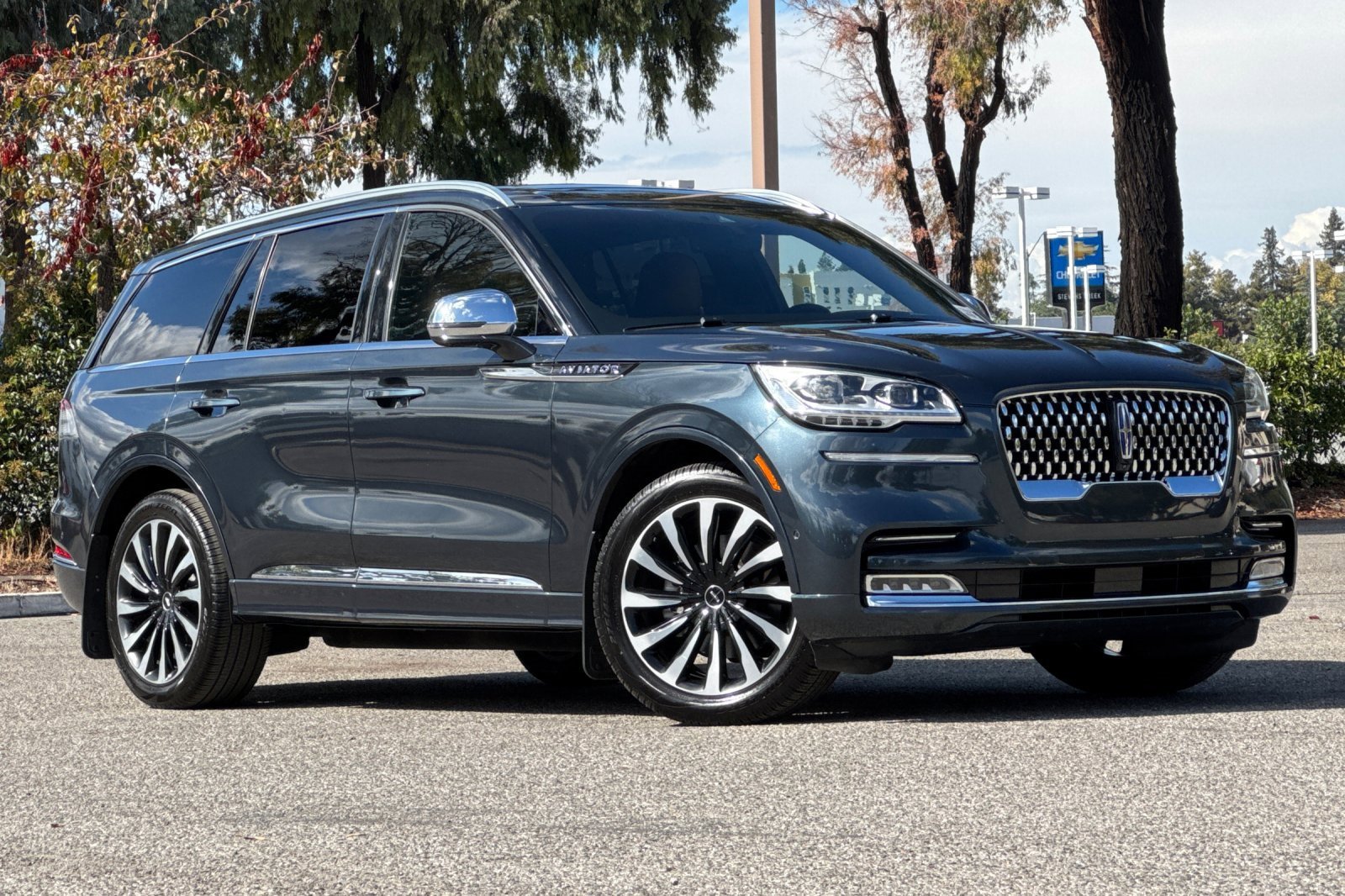 Used 2020 Lincoln Aviator Black Label Grand Touring w/ Class IV Trailer Tow Package image 2