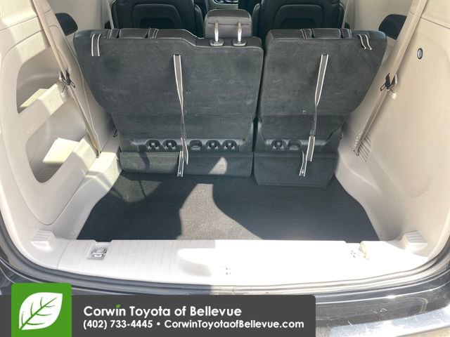 Used 2023 Chrysler Pacifica Touring-L image 30