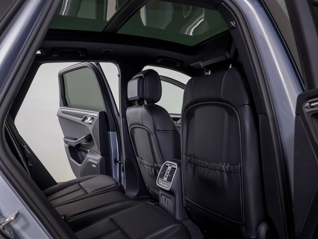 New 2026 Porsche Macan AWD/4WD image 9