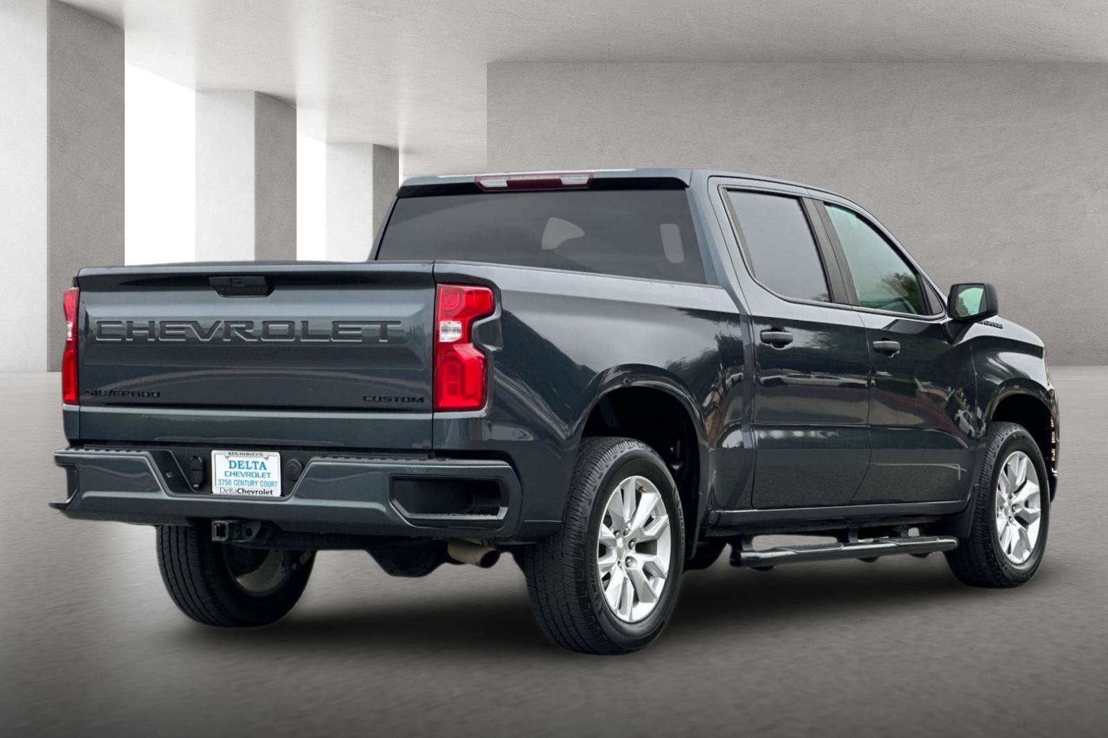 Used 2021 Chevrolet Silverado 1500 Custom w/ LPO, Dark Essentials Package RWD image 4