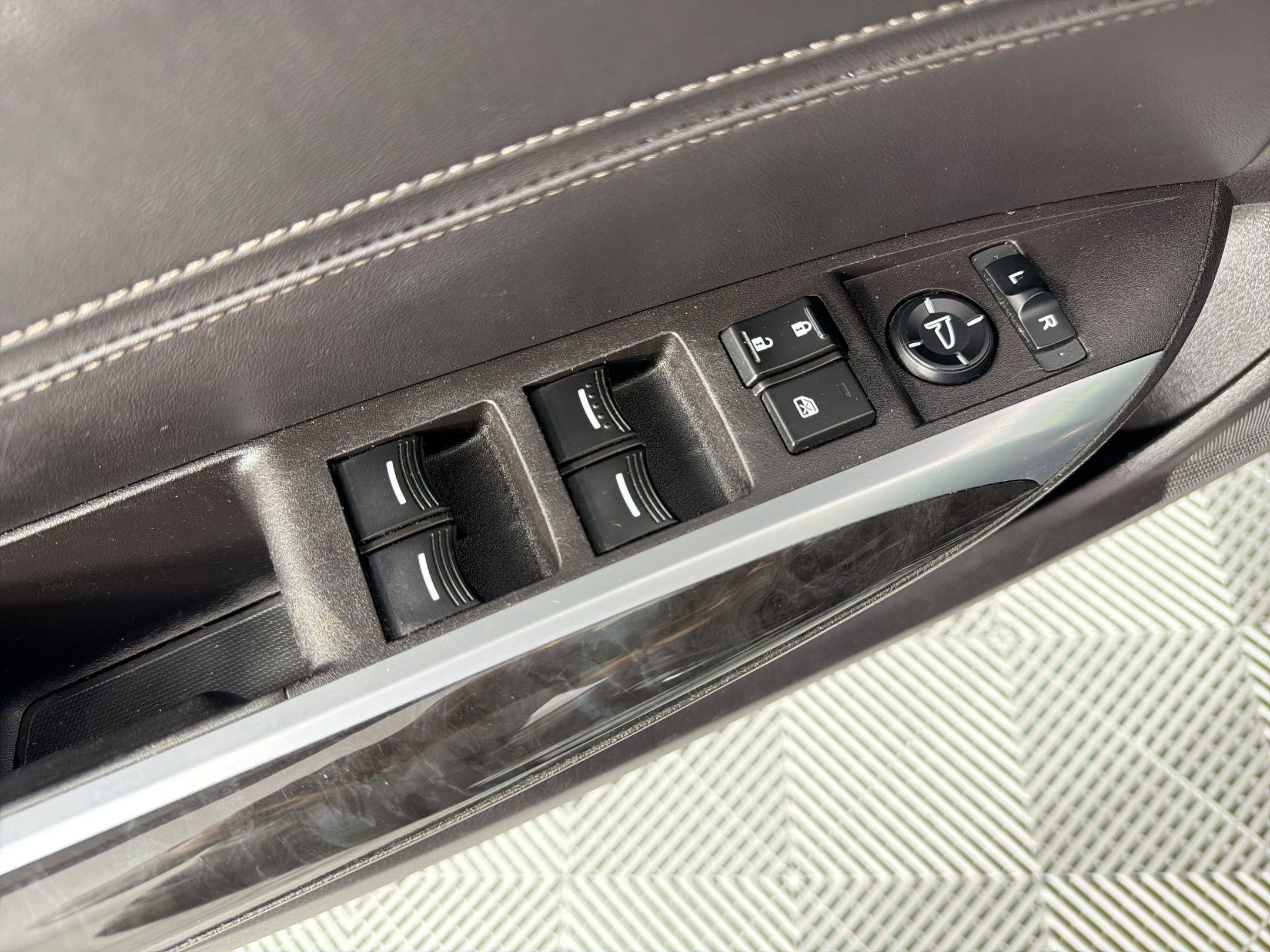 Used 2020 Acura TLX w/Technology Pkg image 21