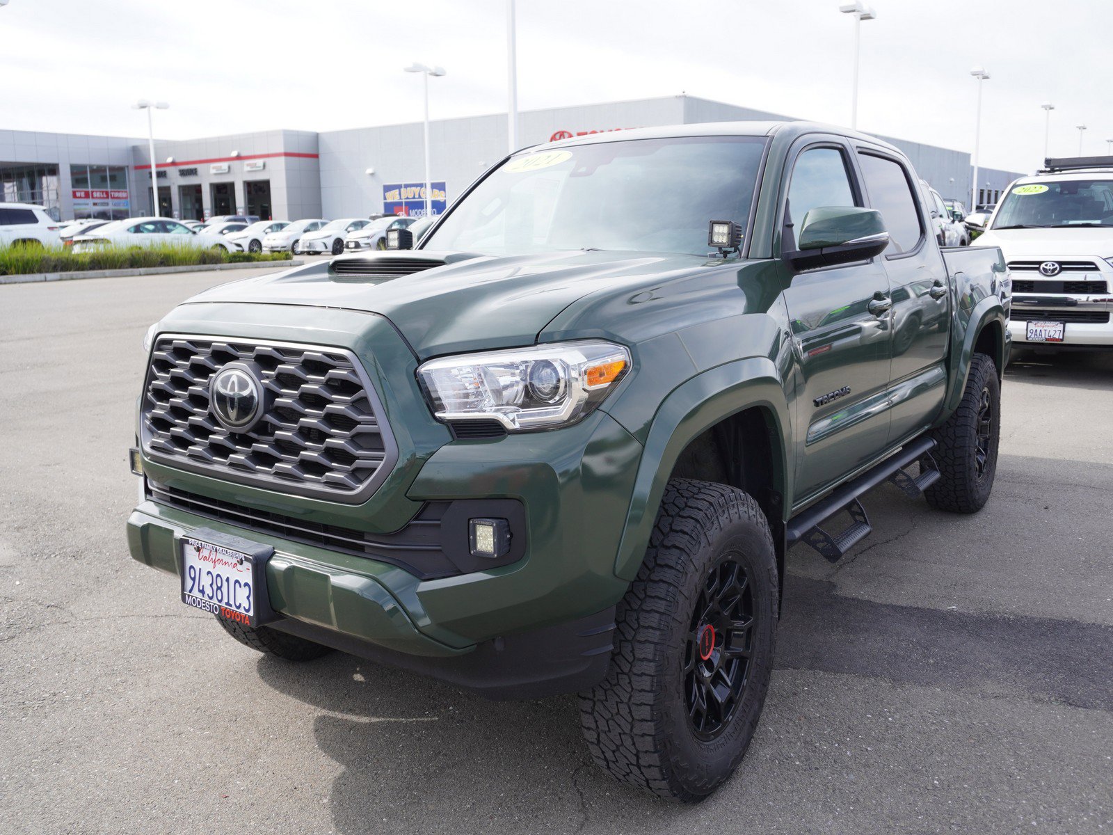 Used 2021 Toyota Tacoma TRD Sport w/ TRD Premium Sport Package image 9