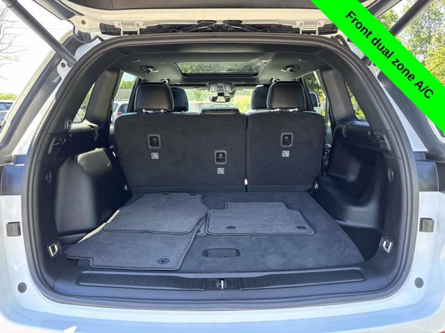 Used 2024 Jeep Grand Cherokee Limited w/ Black Appearance Package AWD/4WD image 37