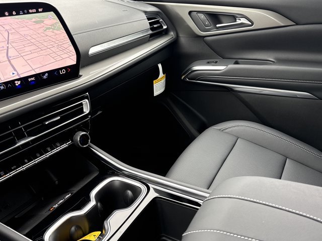 New 2027 Chevrolet Traverse LT w/ Sun and Wheel Package FWD image 24