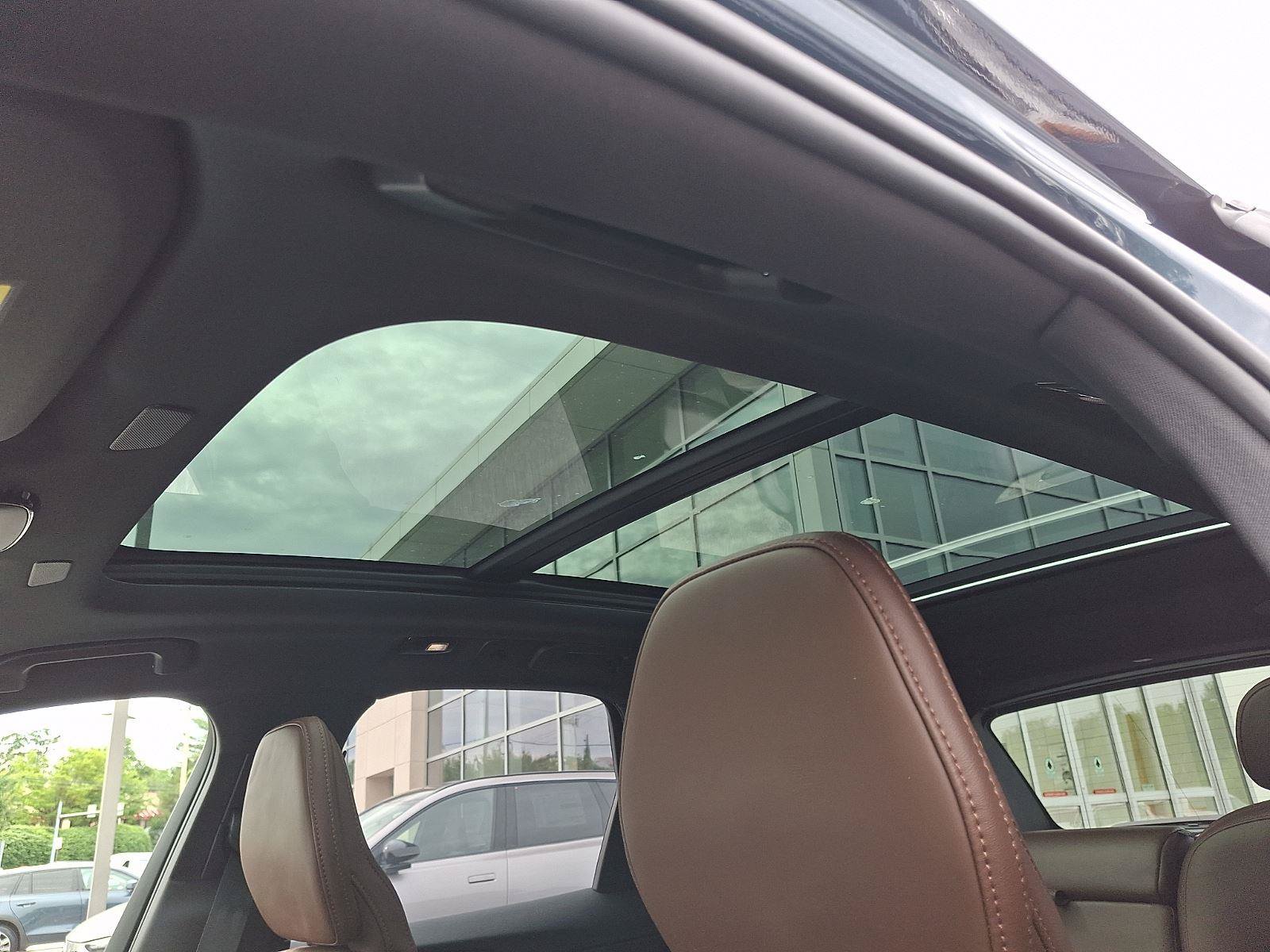Certified 2023 Volvo XC60 B6 Ultimate w/ Climate Package AWD/4WD image 15