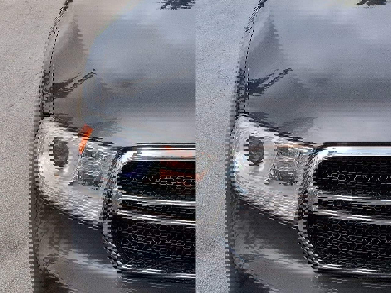 Used 2019 Dodge Durango SXT w/ 3rd Row Seating Group image 9