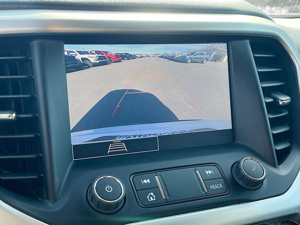 Used 2022 GMC Acadia SLE image 13