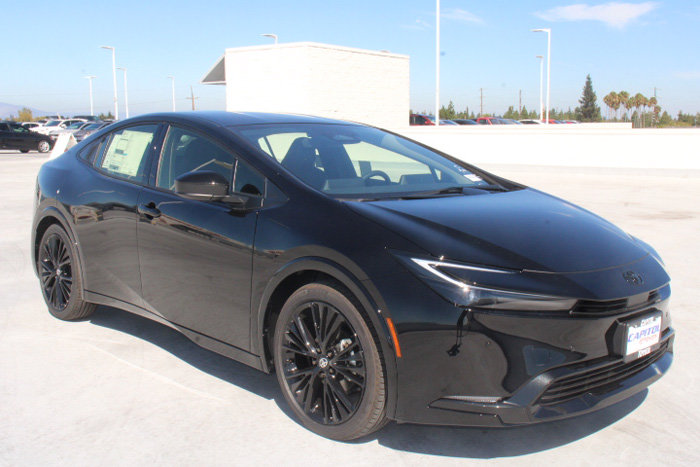 New 2027 Toyota Prius FWD image 2