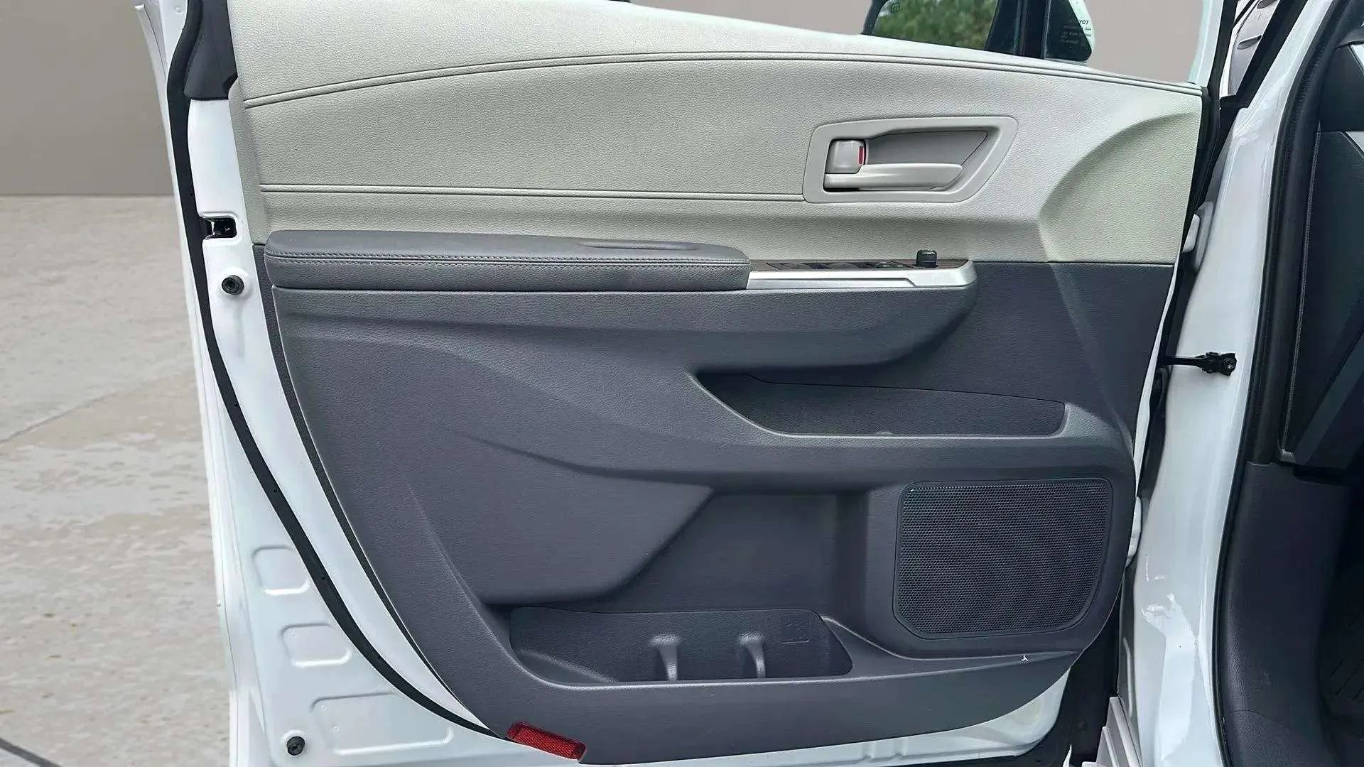 Used 2022 Toyota Sienna LE image 10