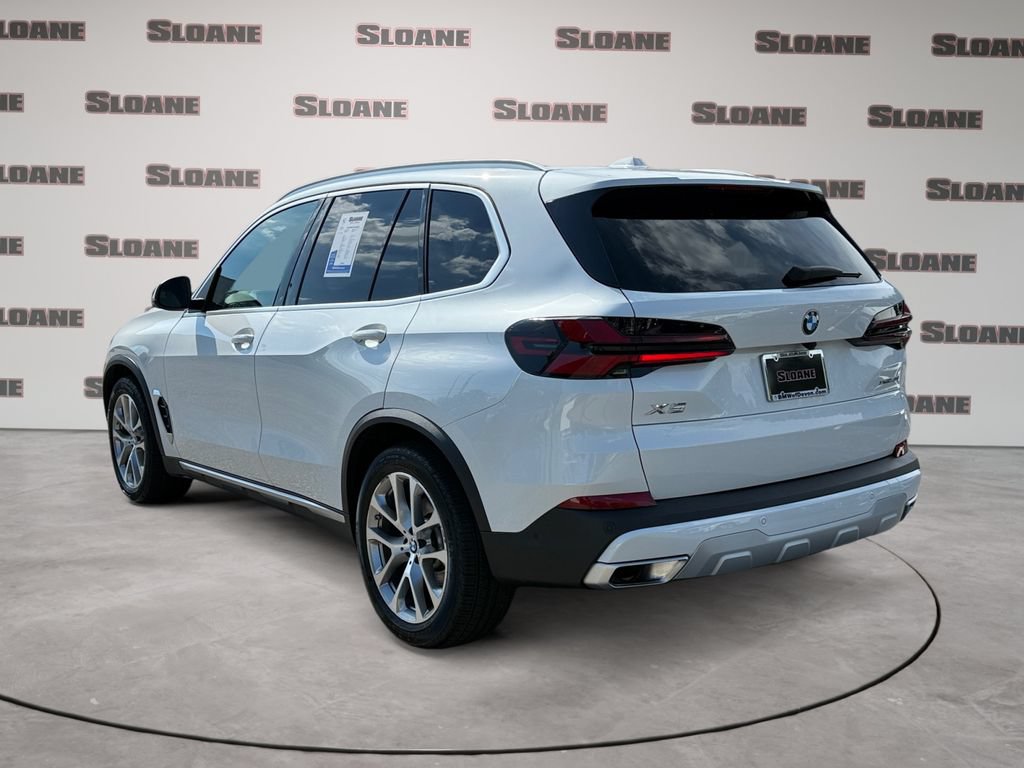 Used 2024 BMW X5 xDrive40i AWD/4WD image 3