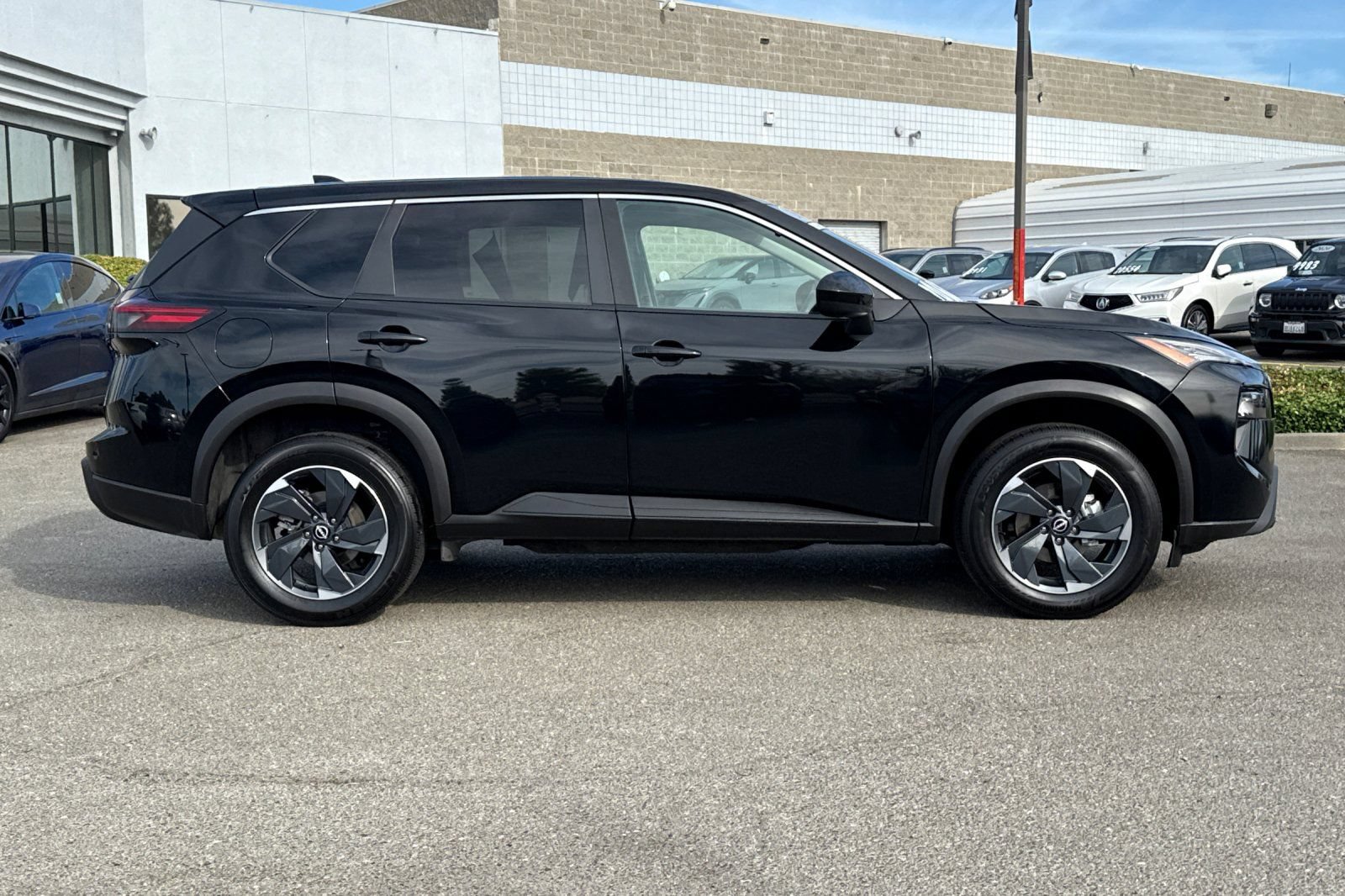 Certified 2024 Nissan Rogue SV AWD/4WD image 3
