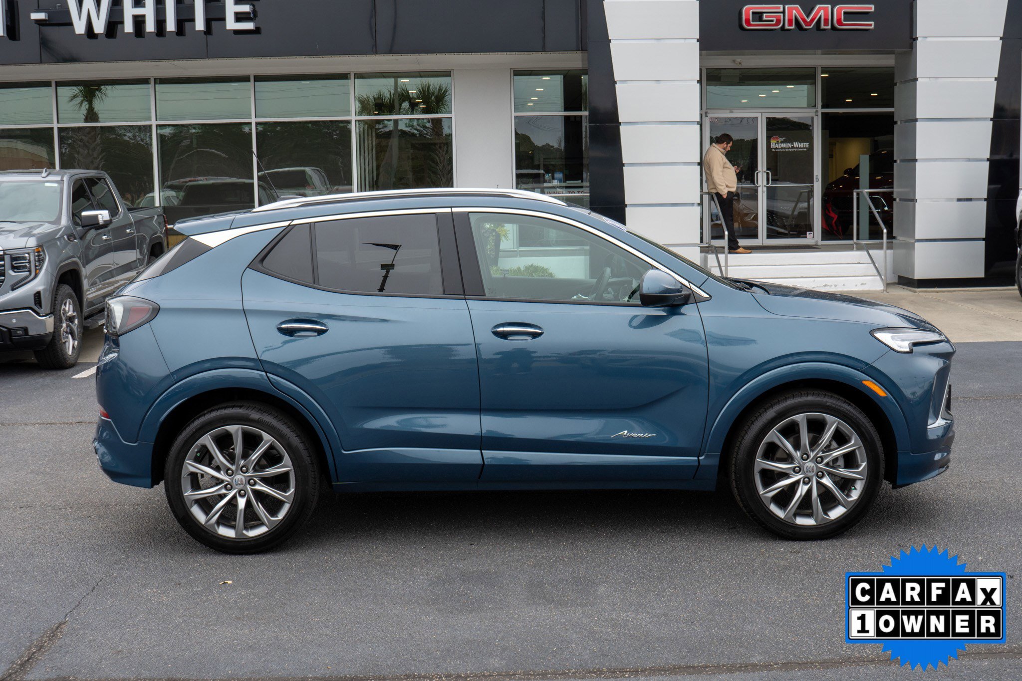 Certified 2024 Buick Encore GX Avenir image 2