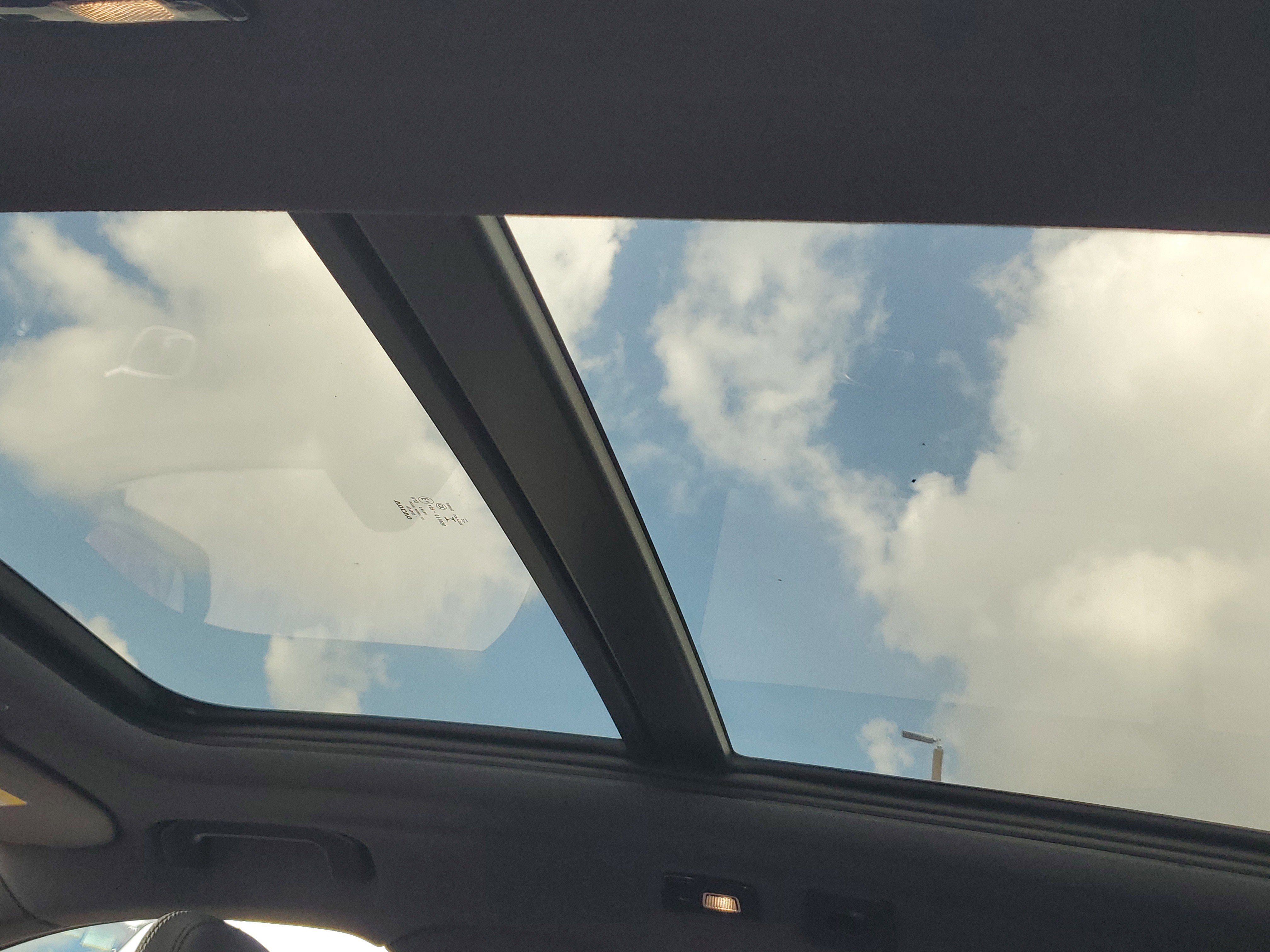 Used 2021 Volvo XC40 P8 Recharge w/ Advanced Package image 10