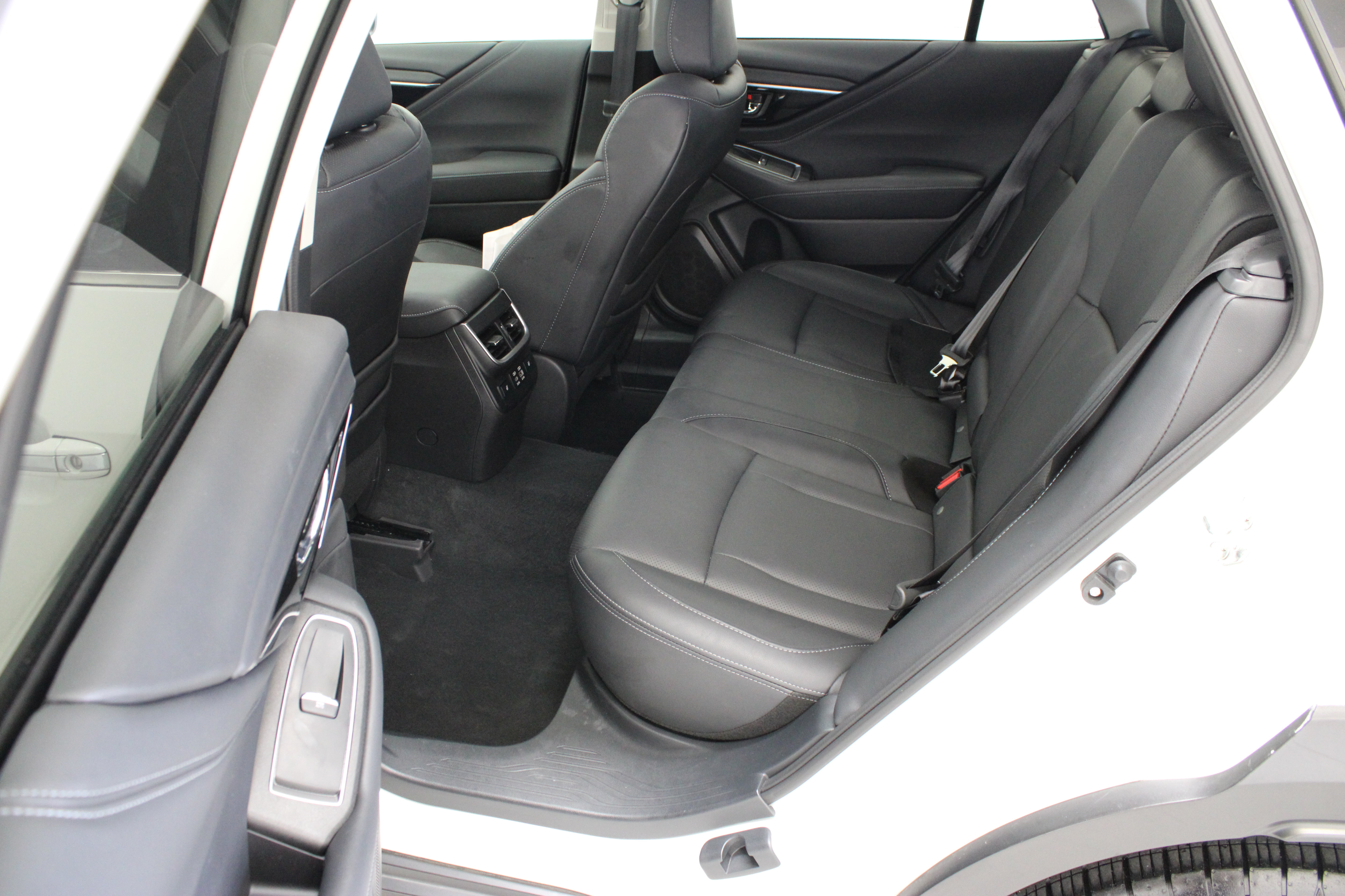 Used 2023 Subaru Outback Touring XT AWD/4WD image 31