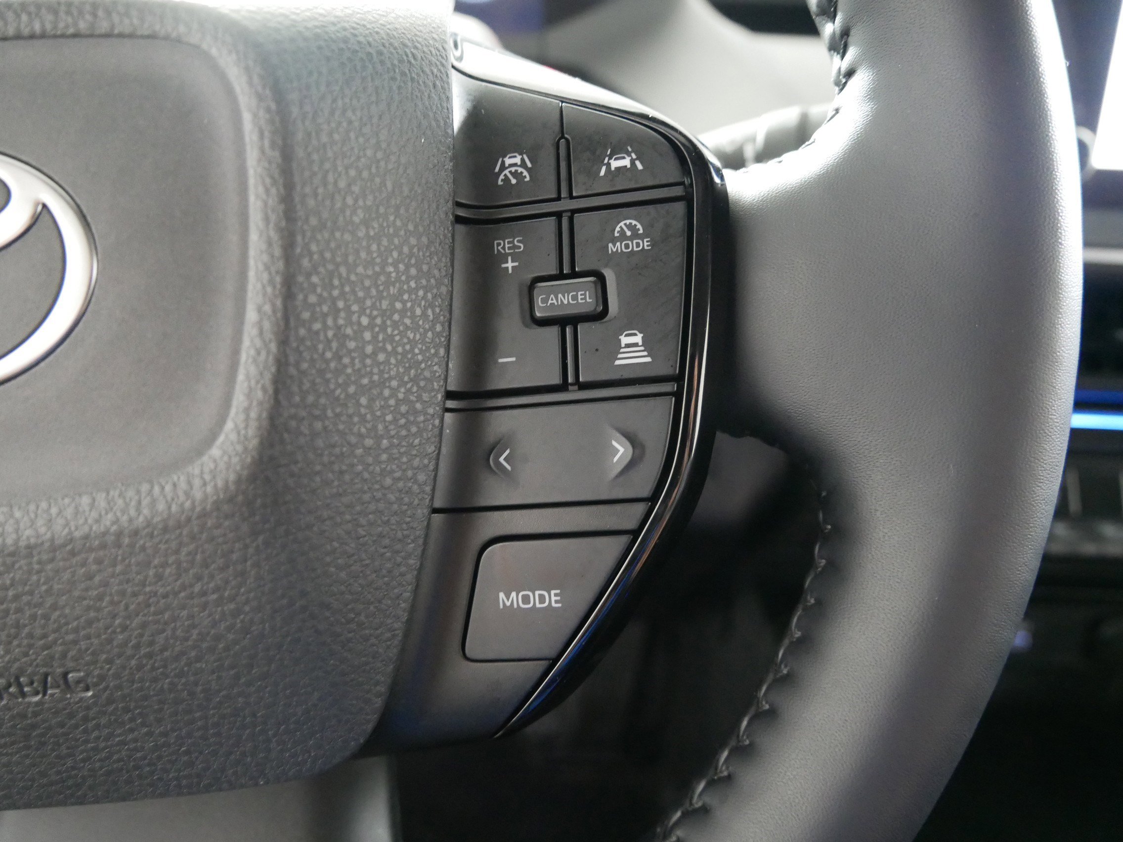 Used 2024 Toyota Prius XLE image 28