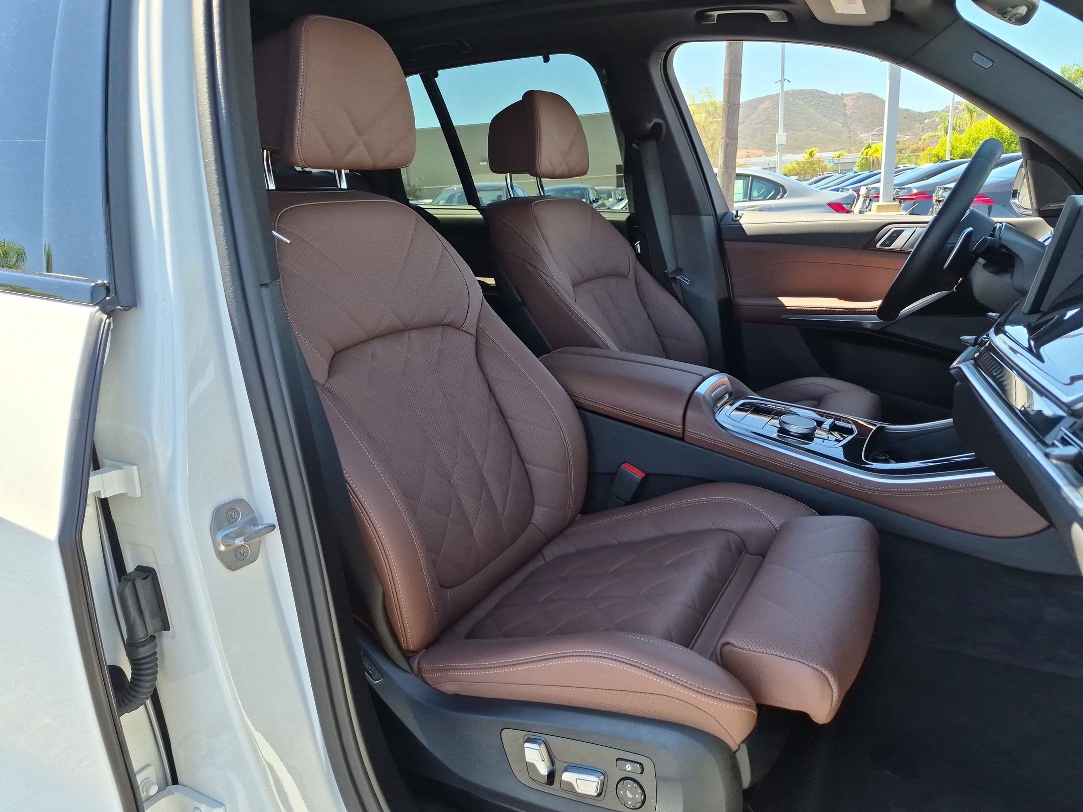 Used 2026 BMW X5 xDrive40i w/ M Sport Package AWD/4WD image 33