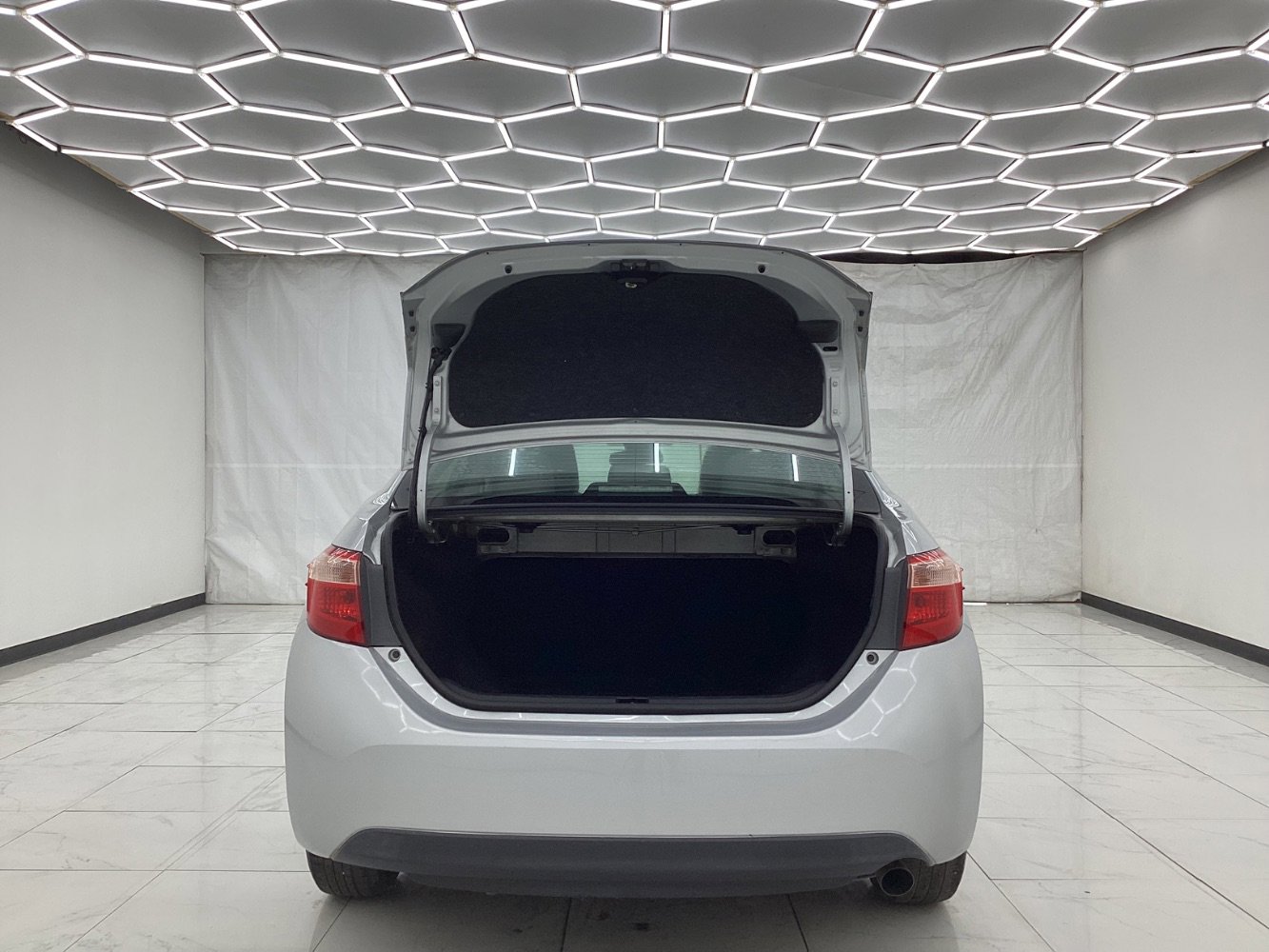 Used 2018 Toyota Corolla L FWD image 40