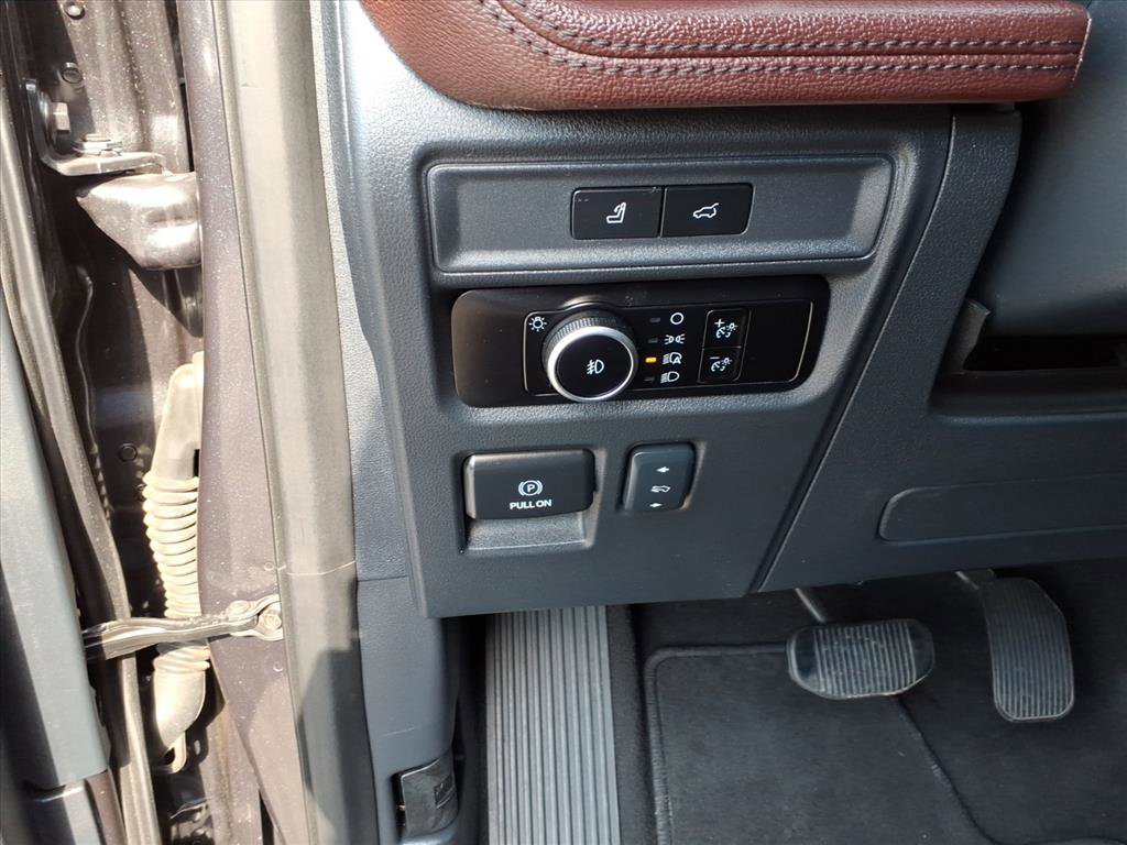 Used 2024 Ford Expedition Limited image 16