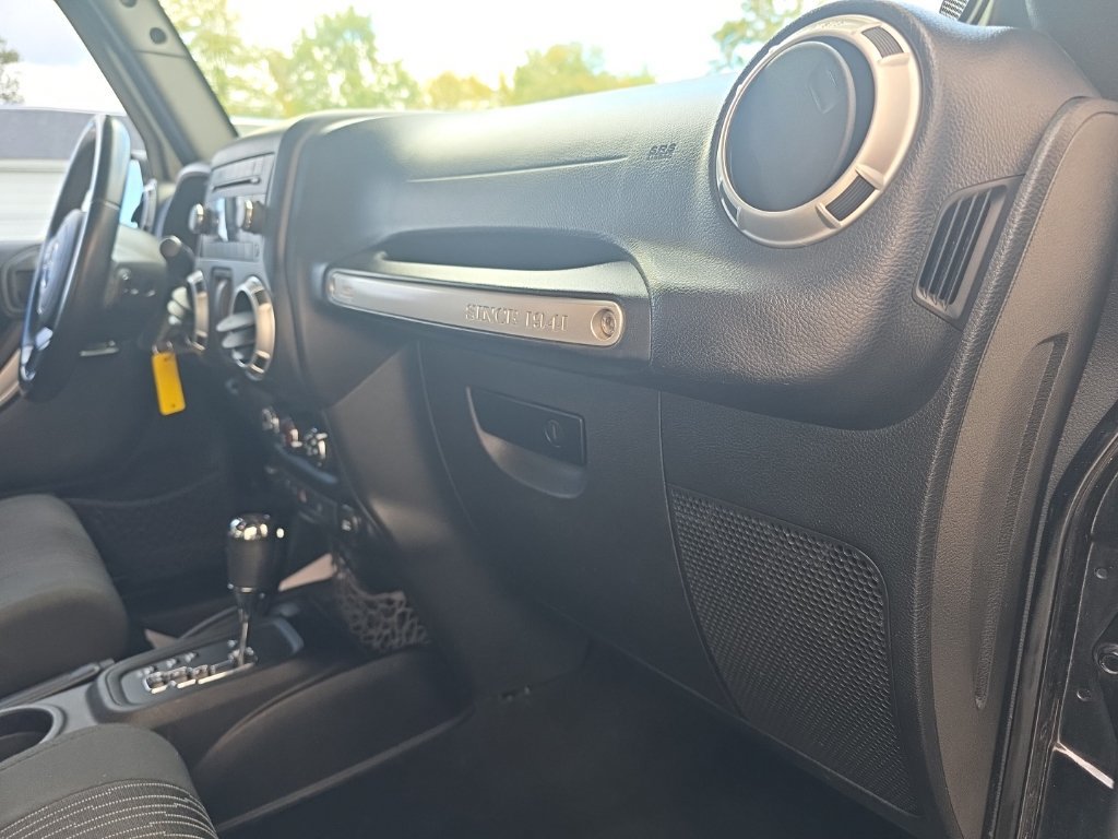 Used 2012 Jeep Wrangler Sahara w/ Connectivity Group AWD/4WD image 20