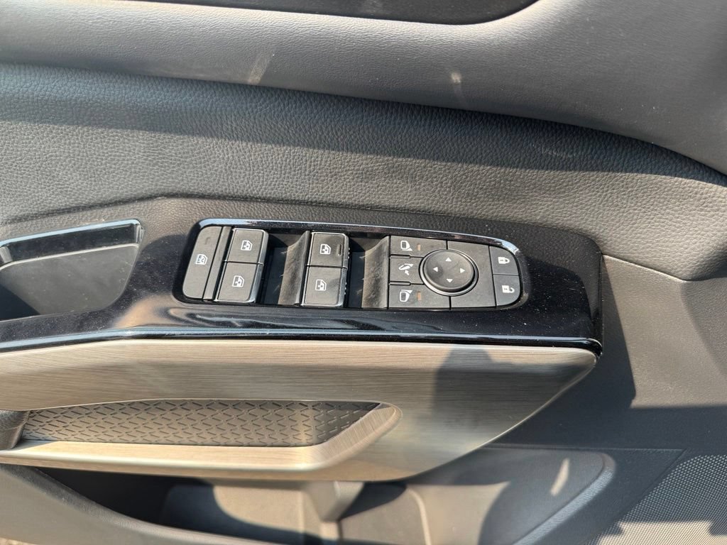 Used 2023 Nissan Pathfinder Platinum w/ Lighting Package (N93) AWD/4WD image 23